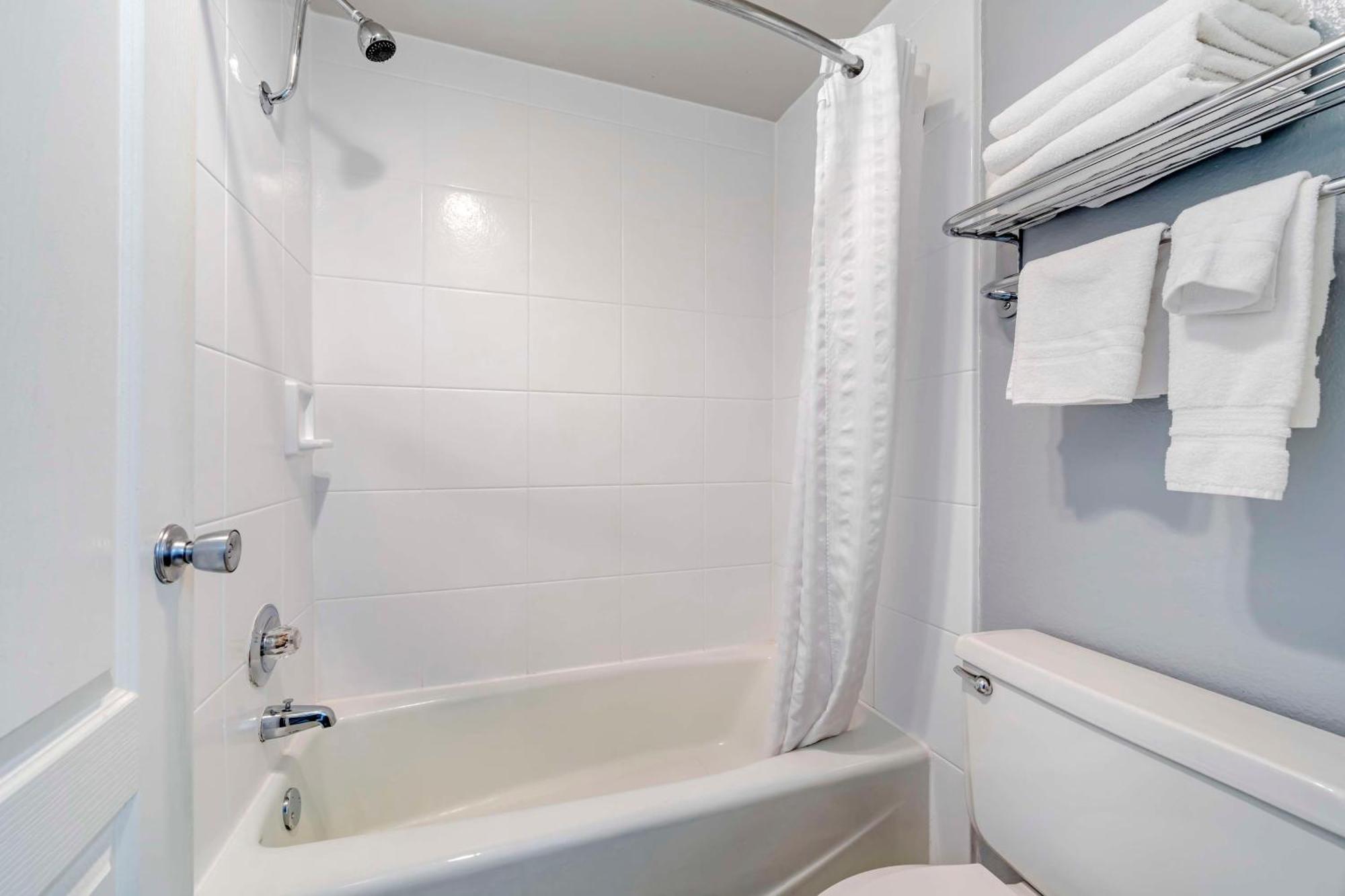 King Room with Kitchenette - Non-Smoking