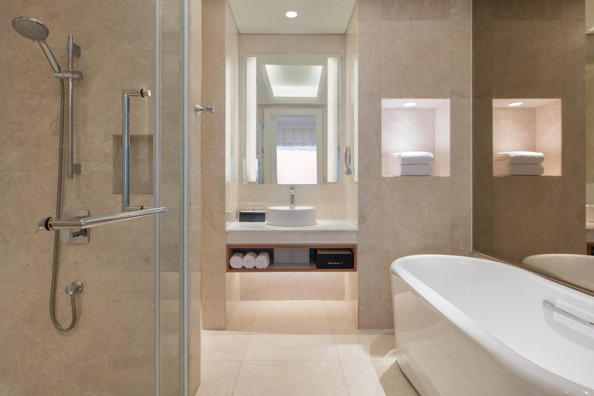Honeymoon Suite, 1 Bedroom Suite, 1 King, Partial Sea view