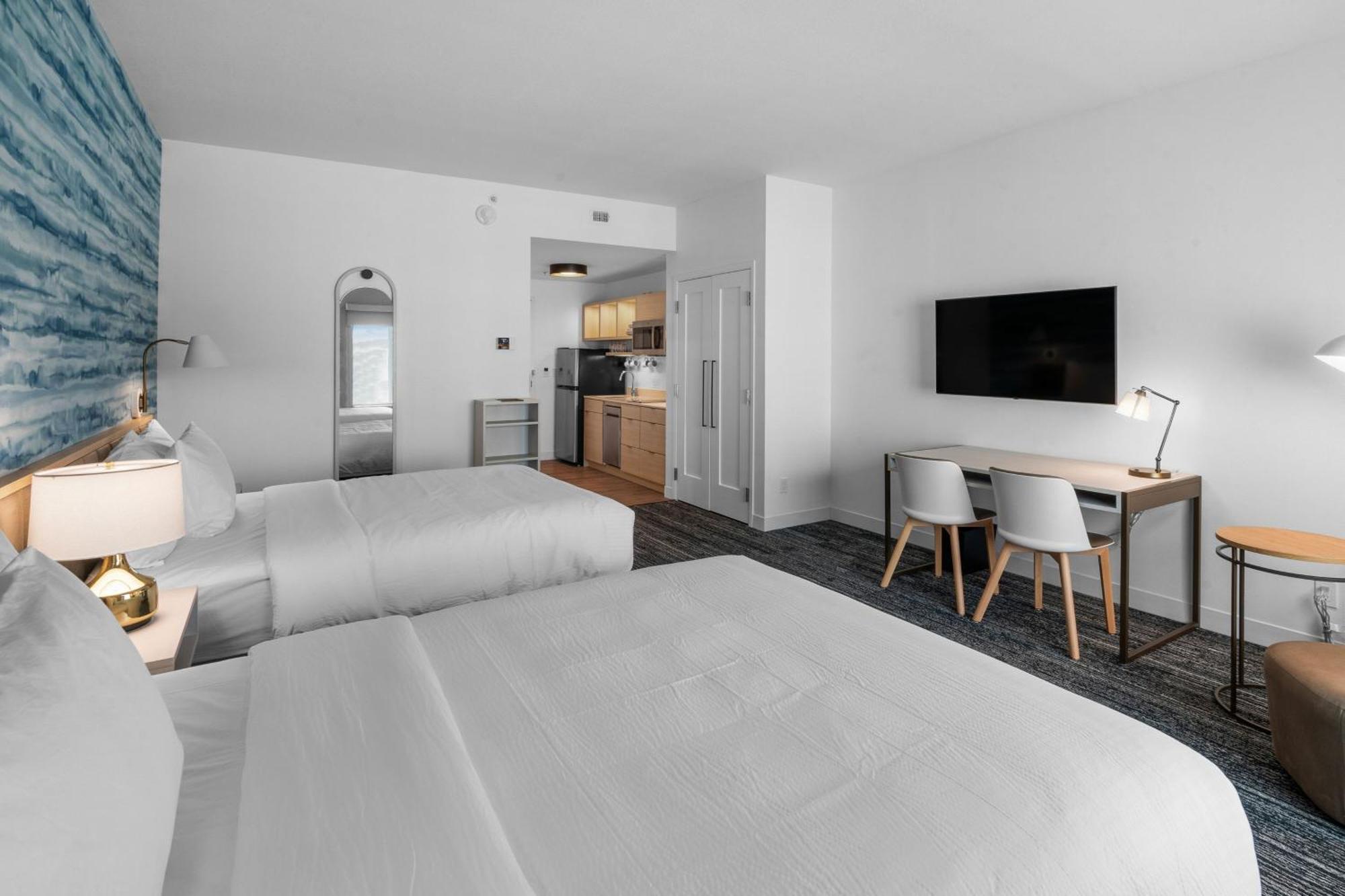 Studio with Two Queen Beds - Hearing Accessible