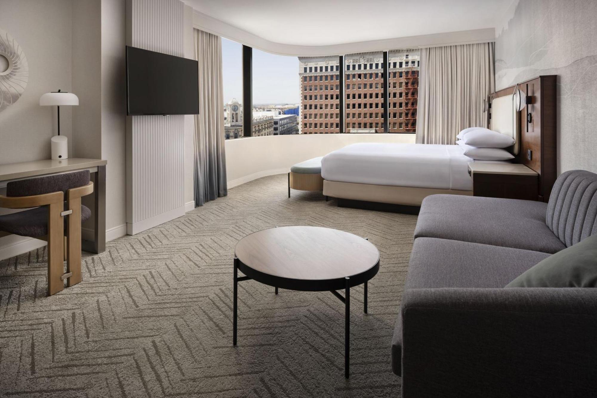 Deluxe King Room City View