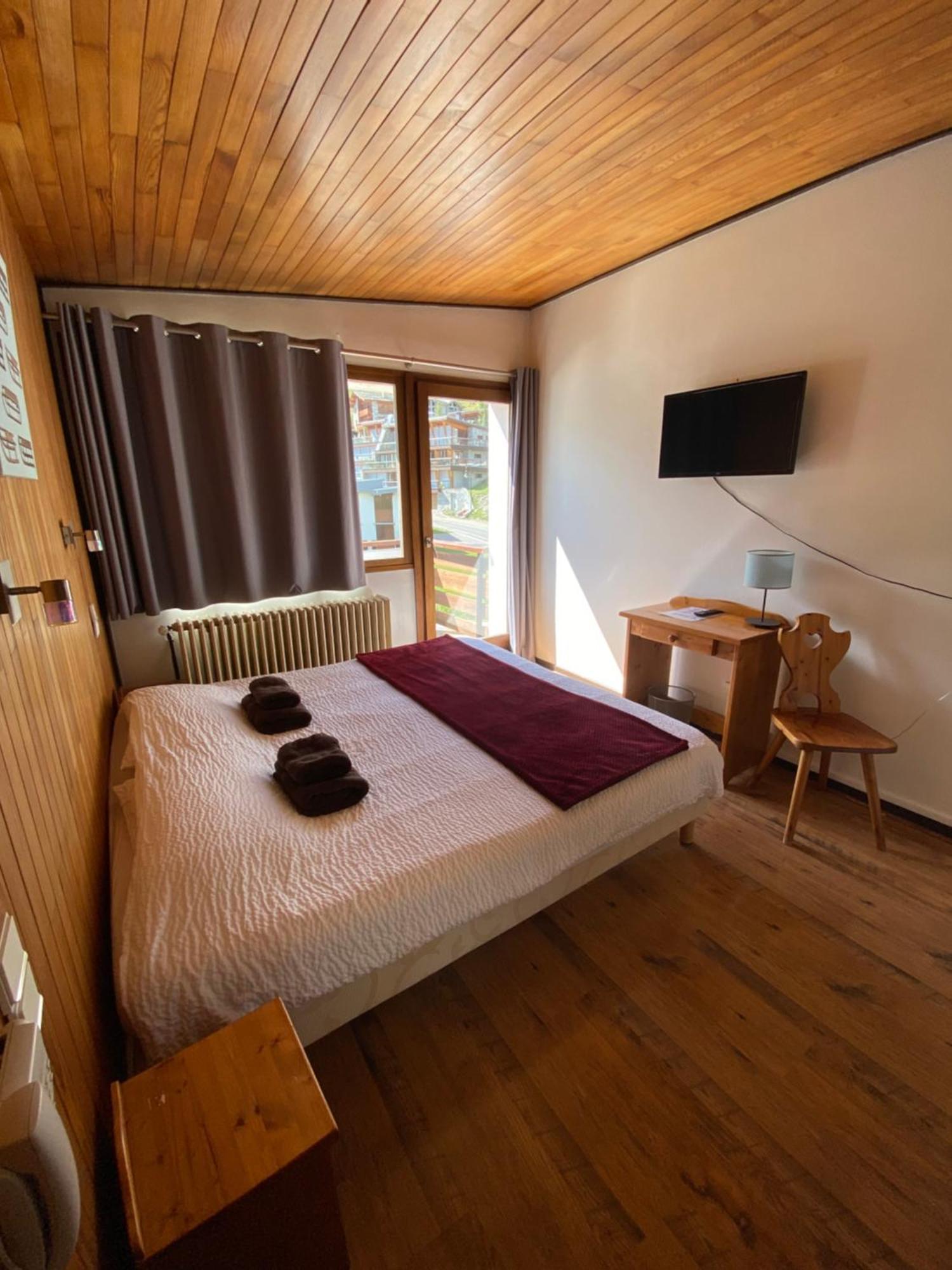 Chambre Double Ouest avec Balcon - Vue sur Montagne