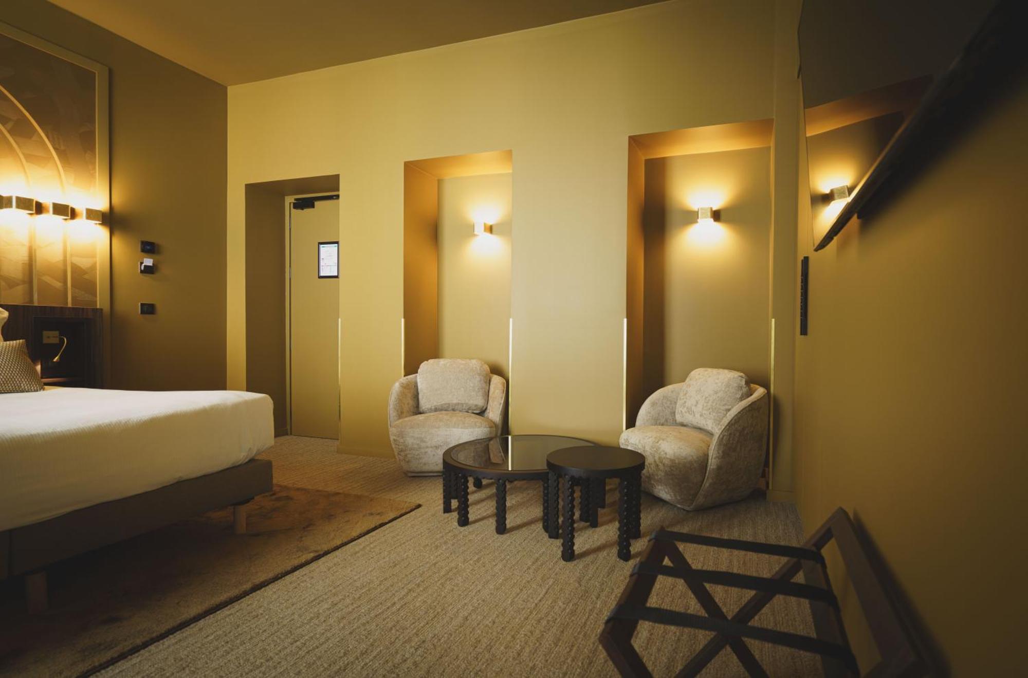 Deluxe Room Bath Shower