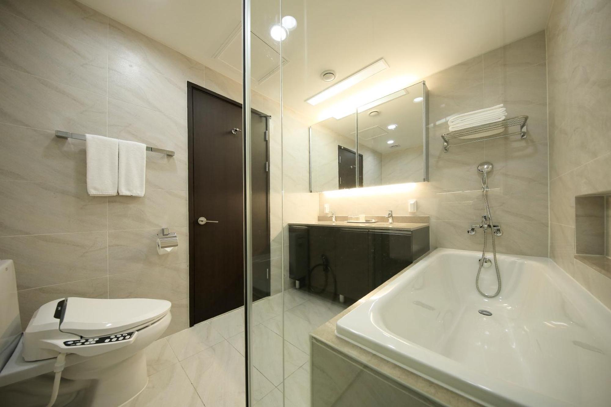 [ECO NO DAILY CLEANING] Three-Bedroom Deluxe Apartment