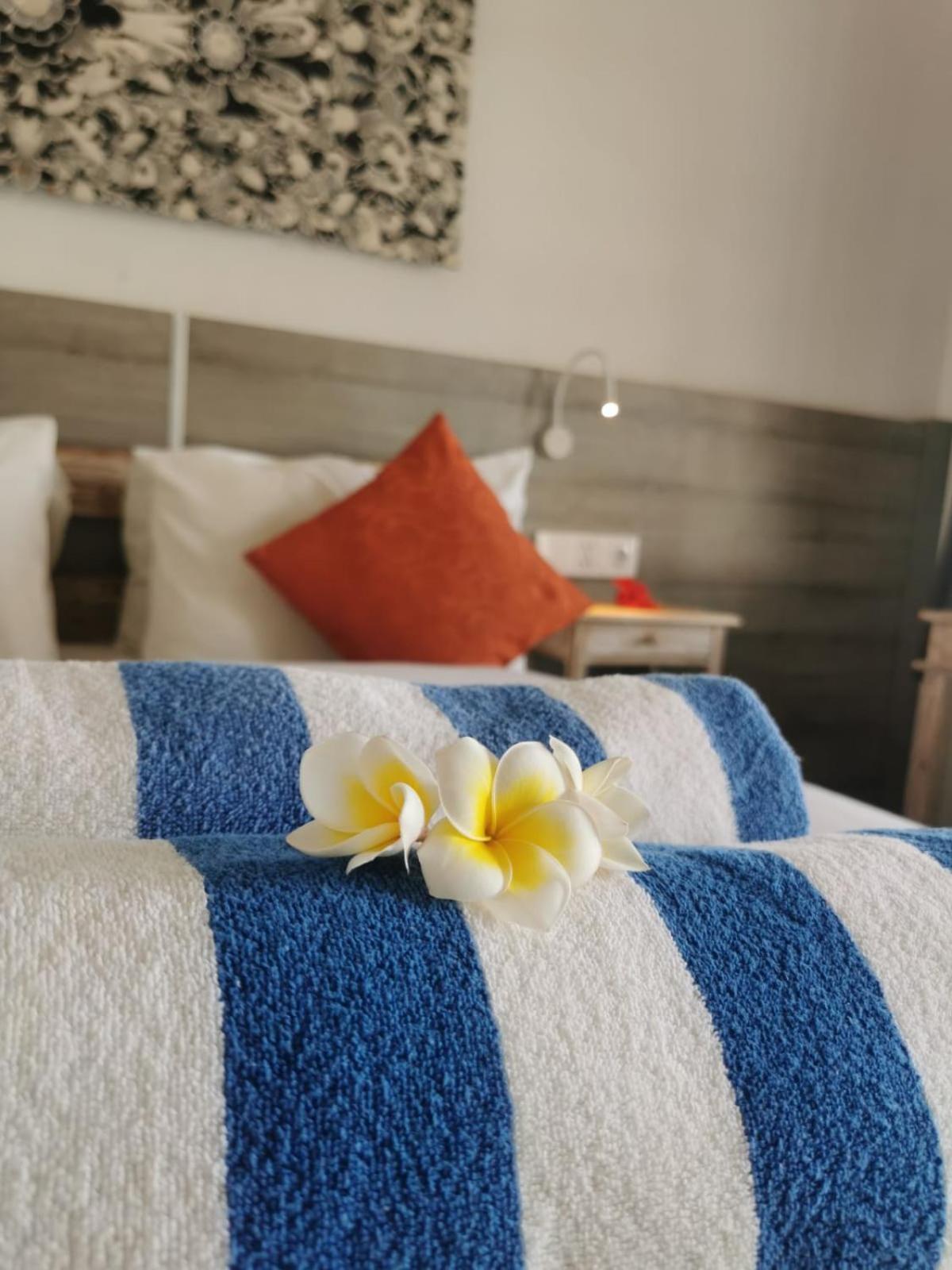 One-Bedroom Bungalow with Sea View