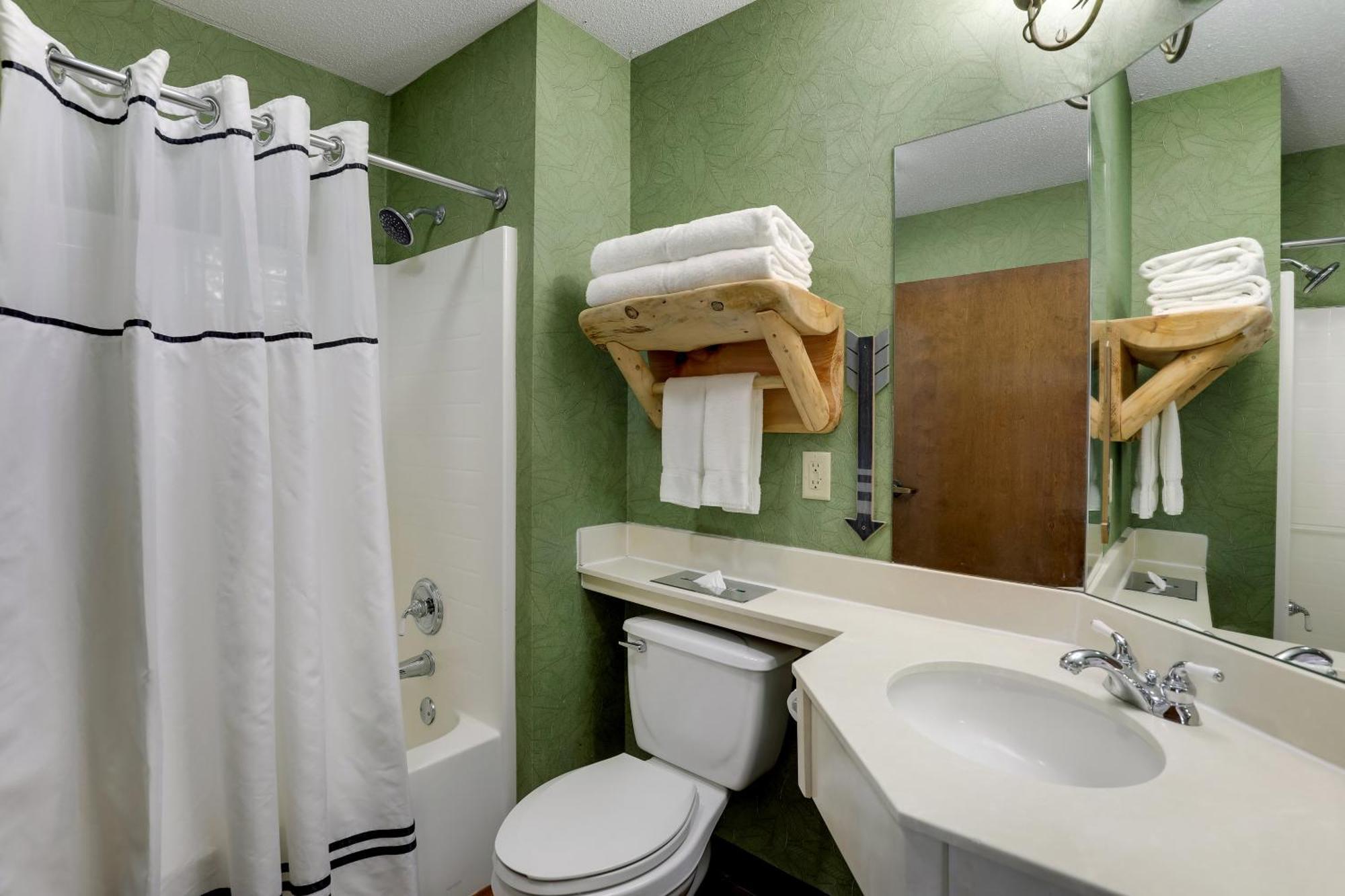 Deluxe Queen Room with Two Queen Beds