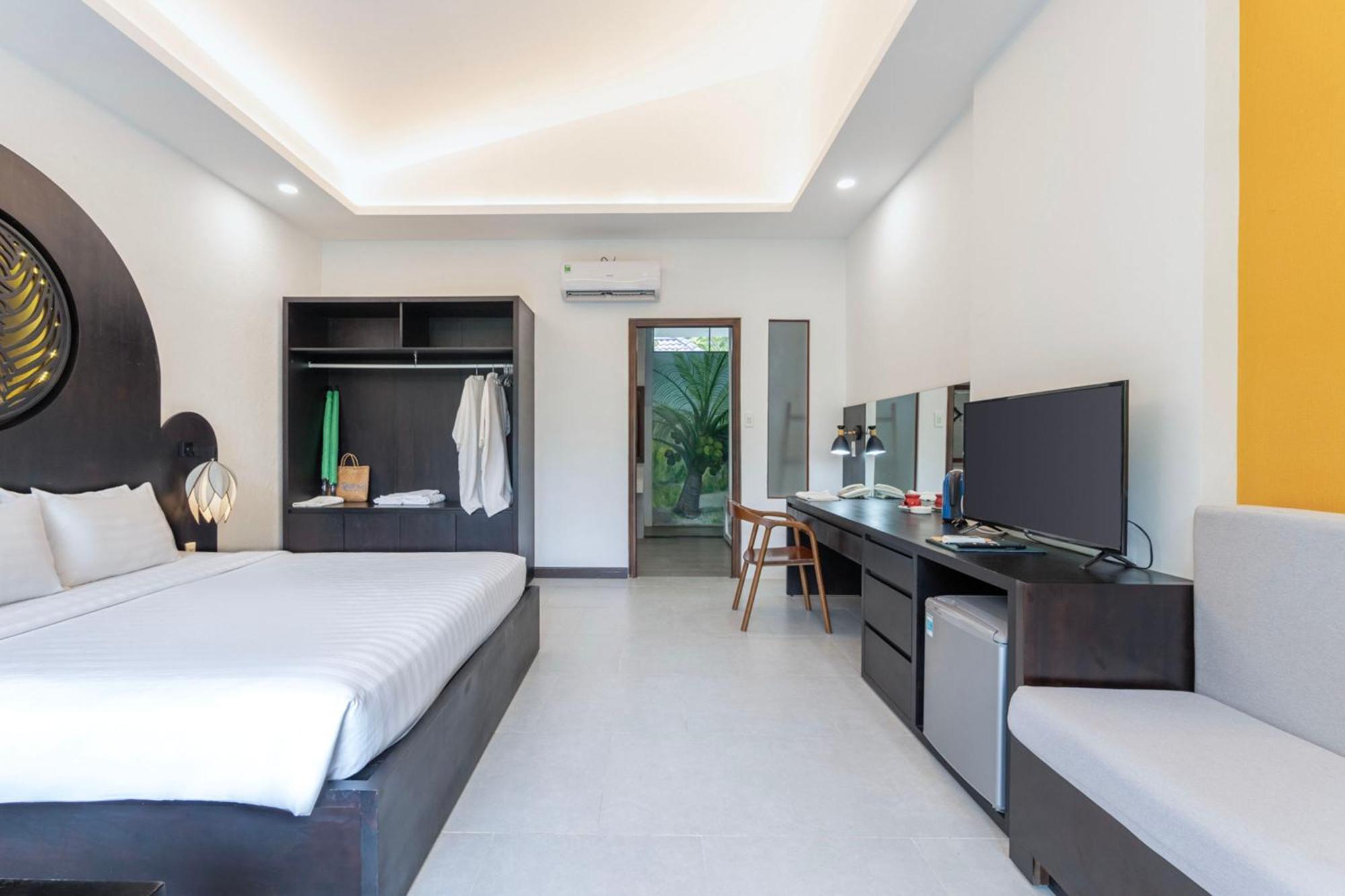 King Room with Pool View