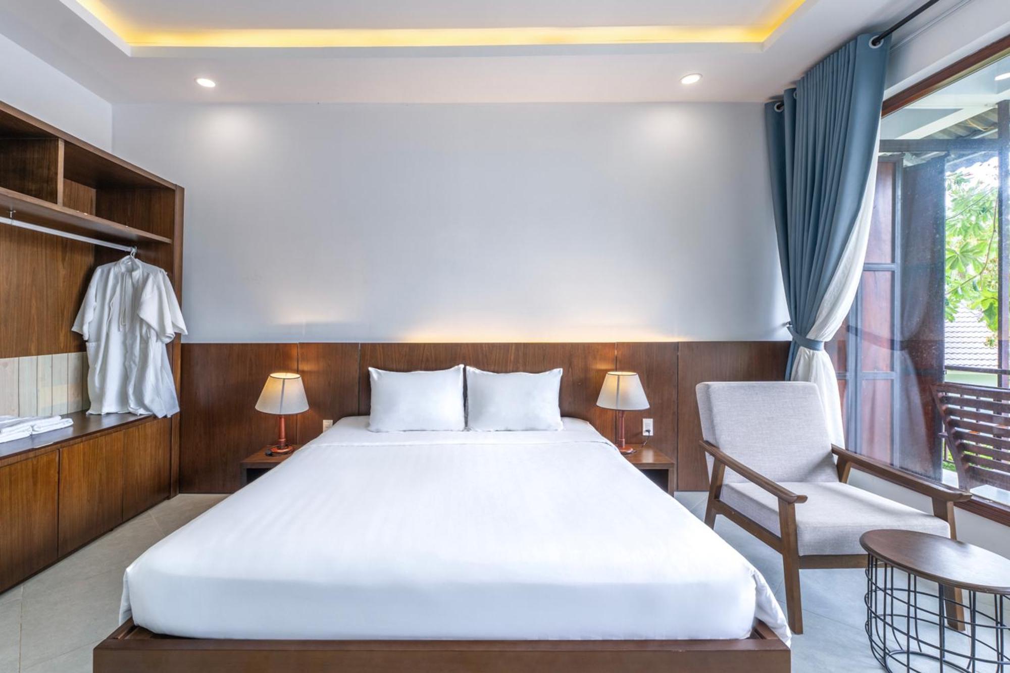 Deluxe Double Room with Pool View