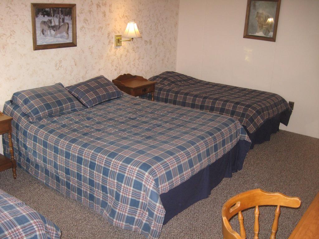 Queen and Twin Room