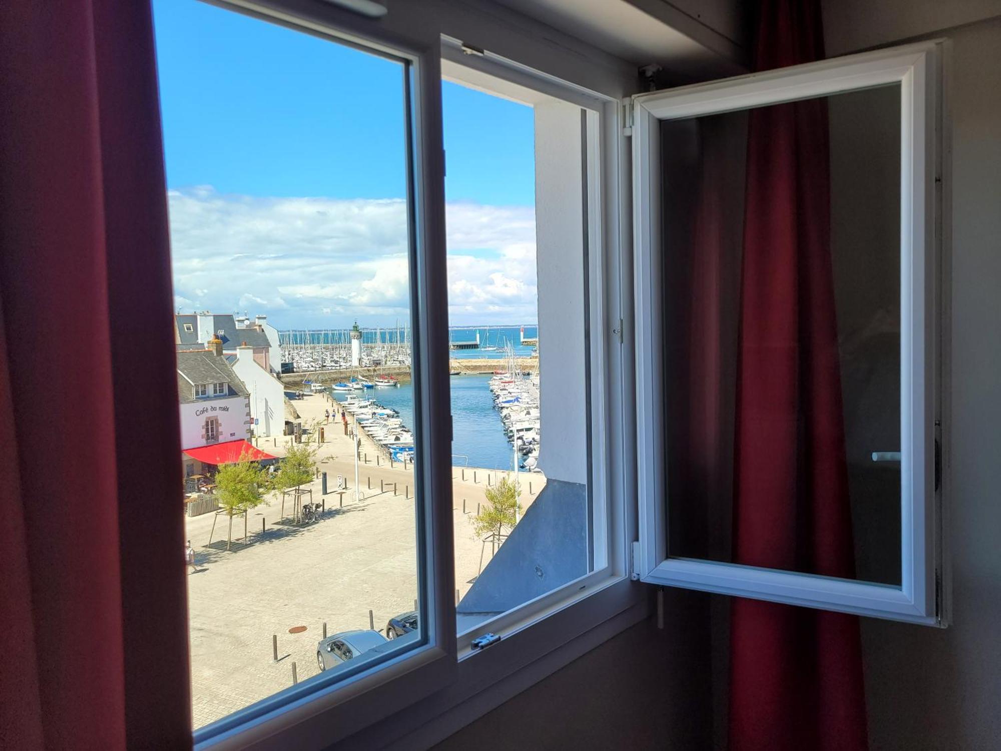 Double or Twin Room with Sea View