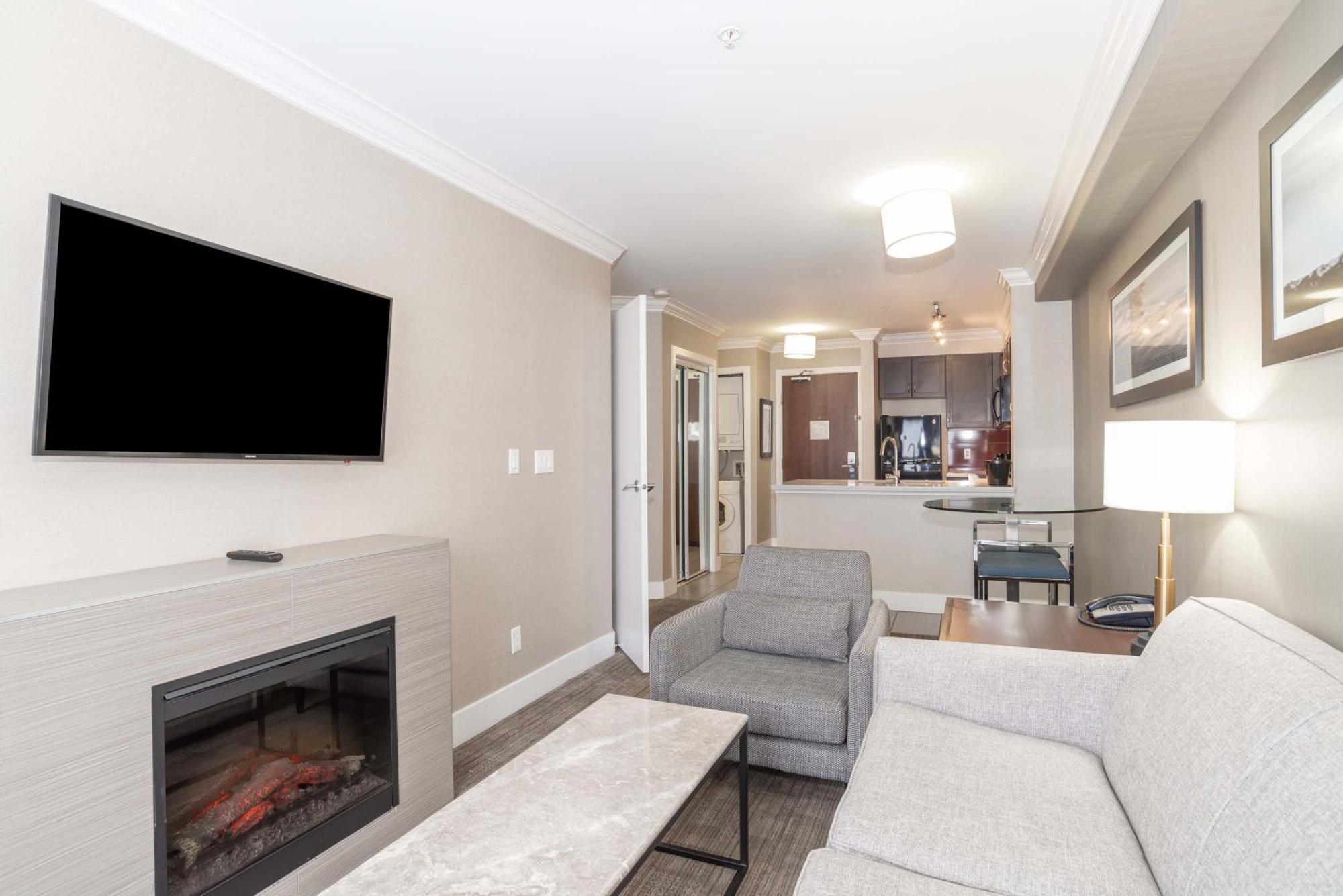 Standard Suite, 1 Split King, Kitchen