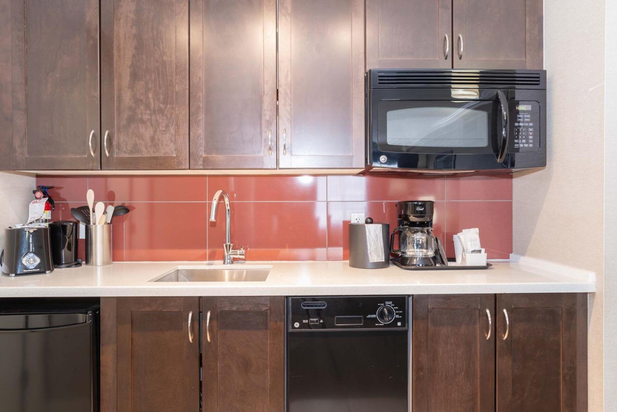 Standard Suite, 1 King Bed, Kitchenette