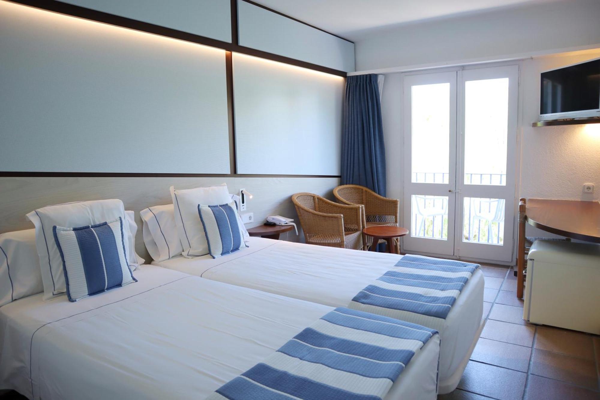 Deluxe Double Room Balcony,1601691052:JPEG