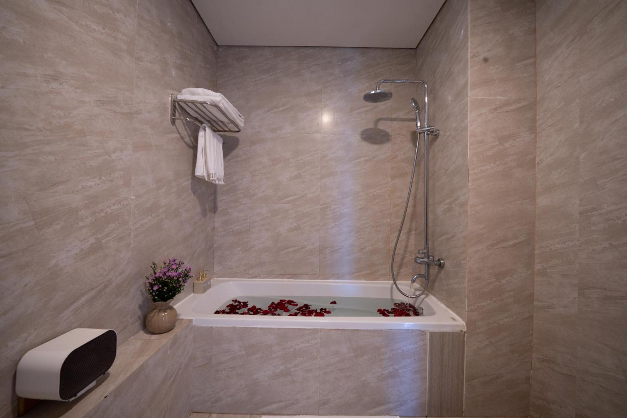 Twin Room with Bath