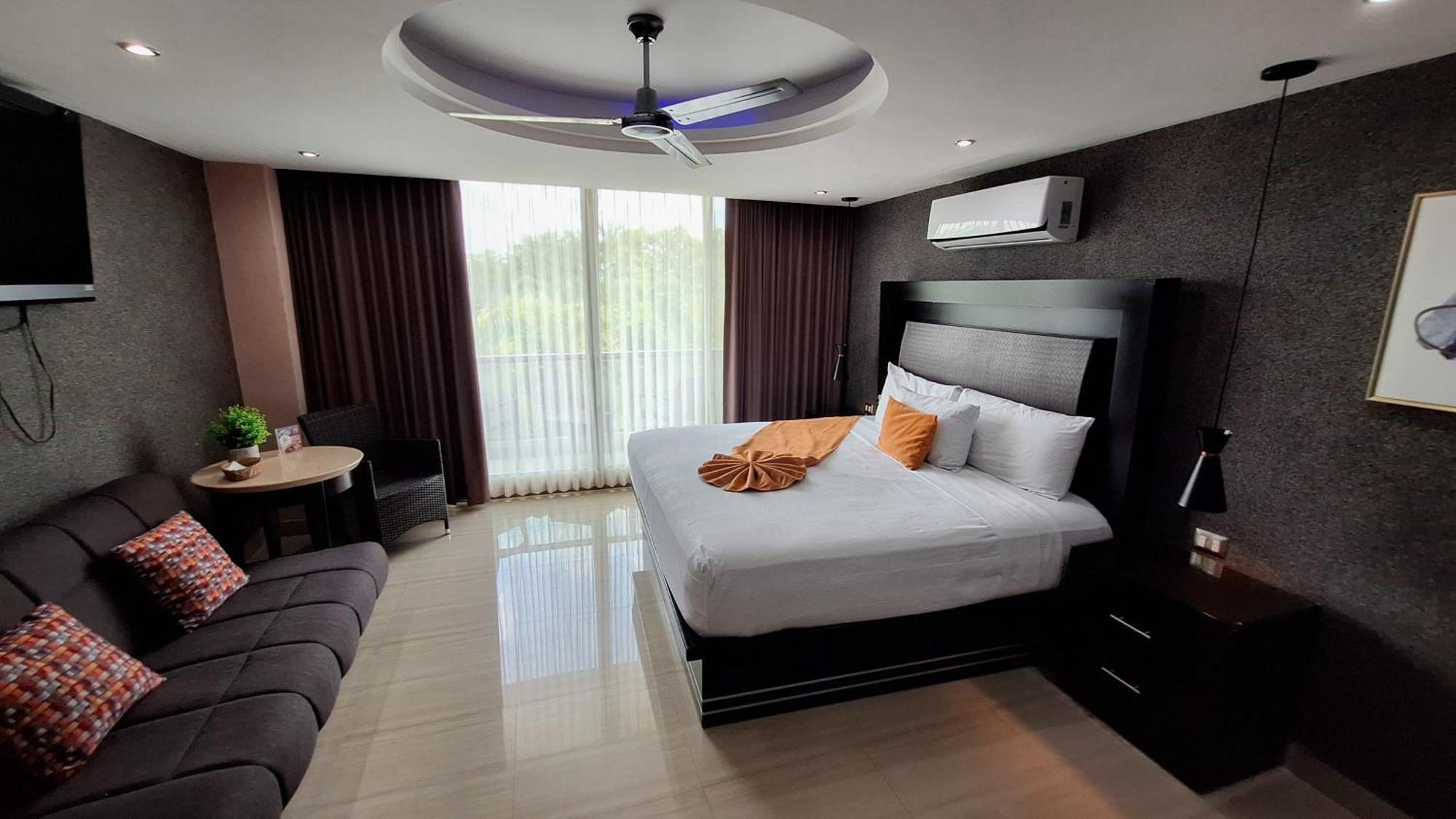 Suite Junior con vistas a la piscina
