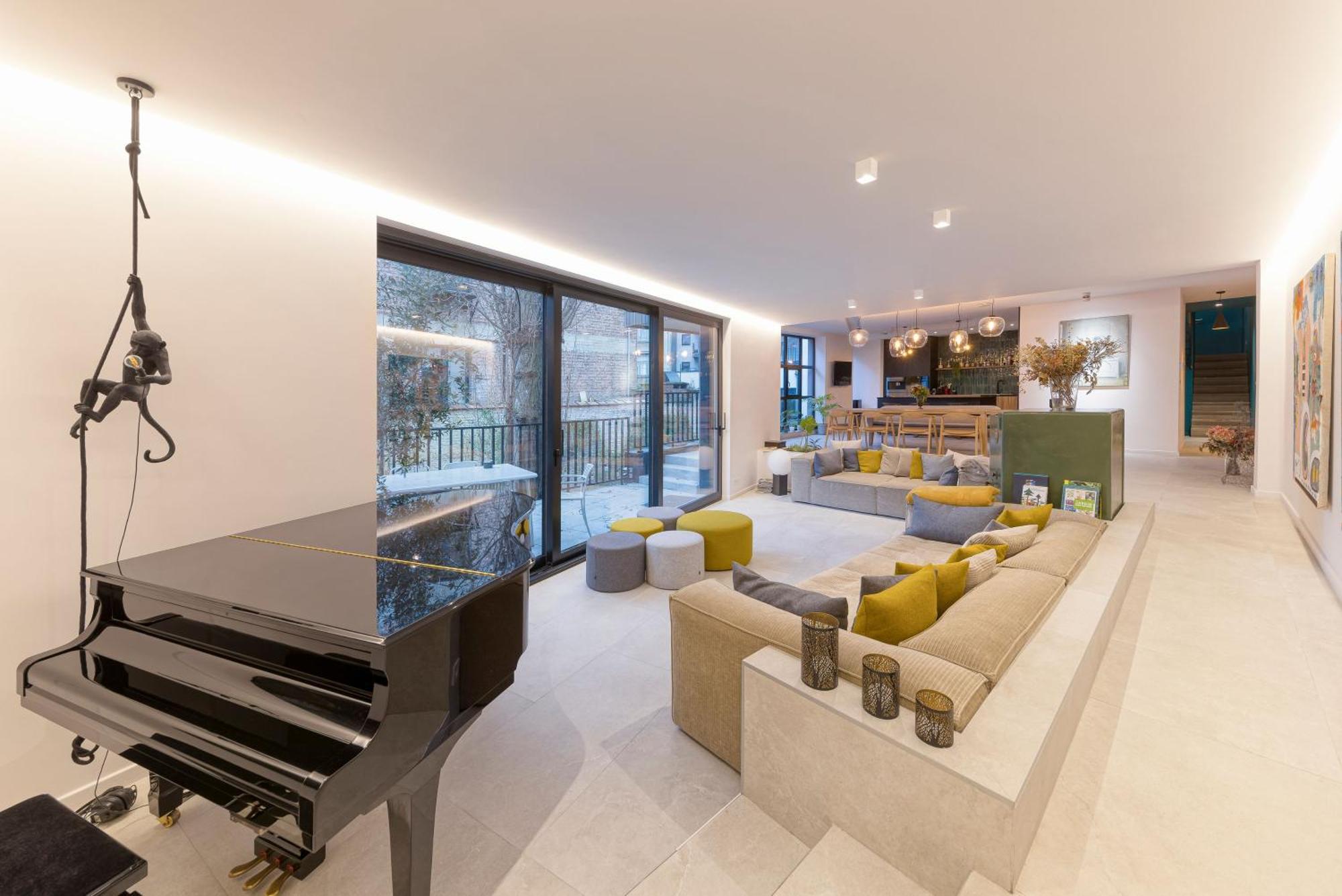 Four-Bedroom Deluxe Apartment