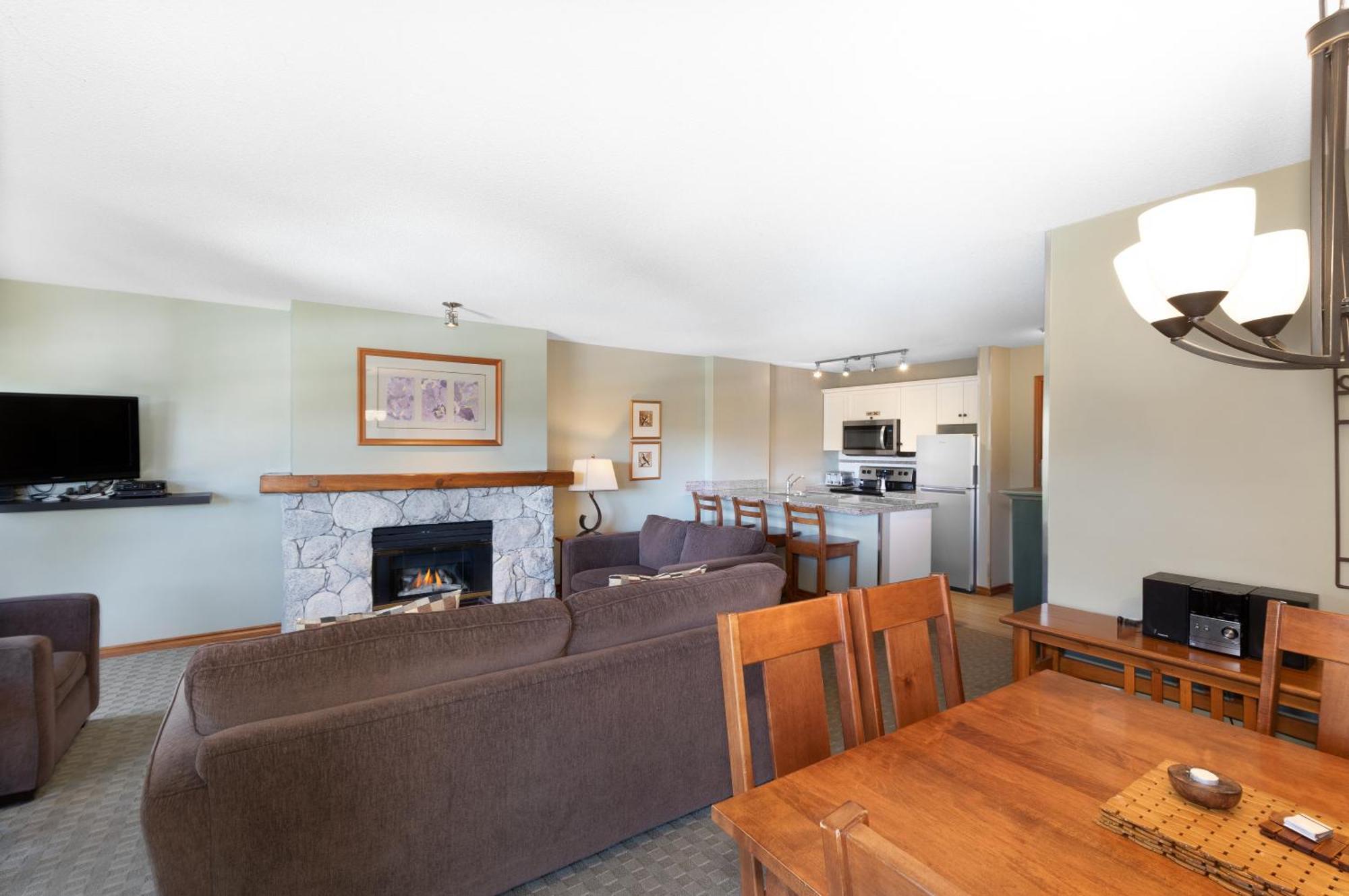 Condo, 2 Bedrooms (Unit 411)
