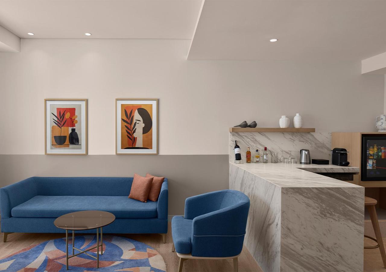 Penthouse für Erwachsene mit Whirlpool auf Terrasse