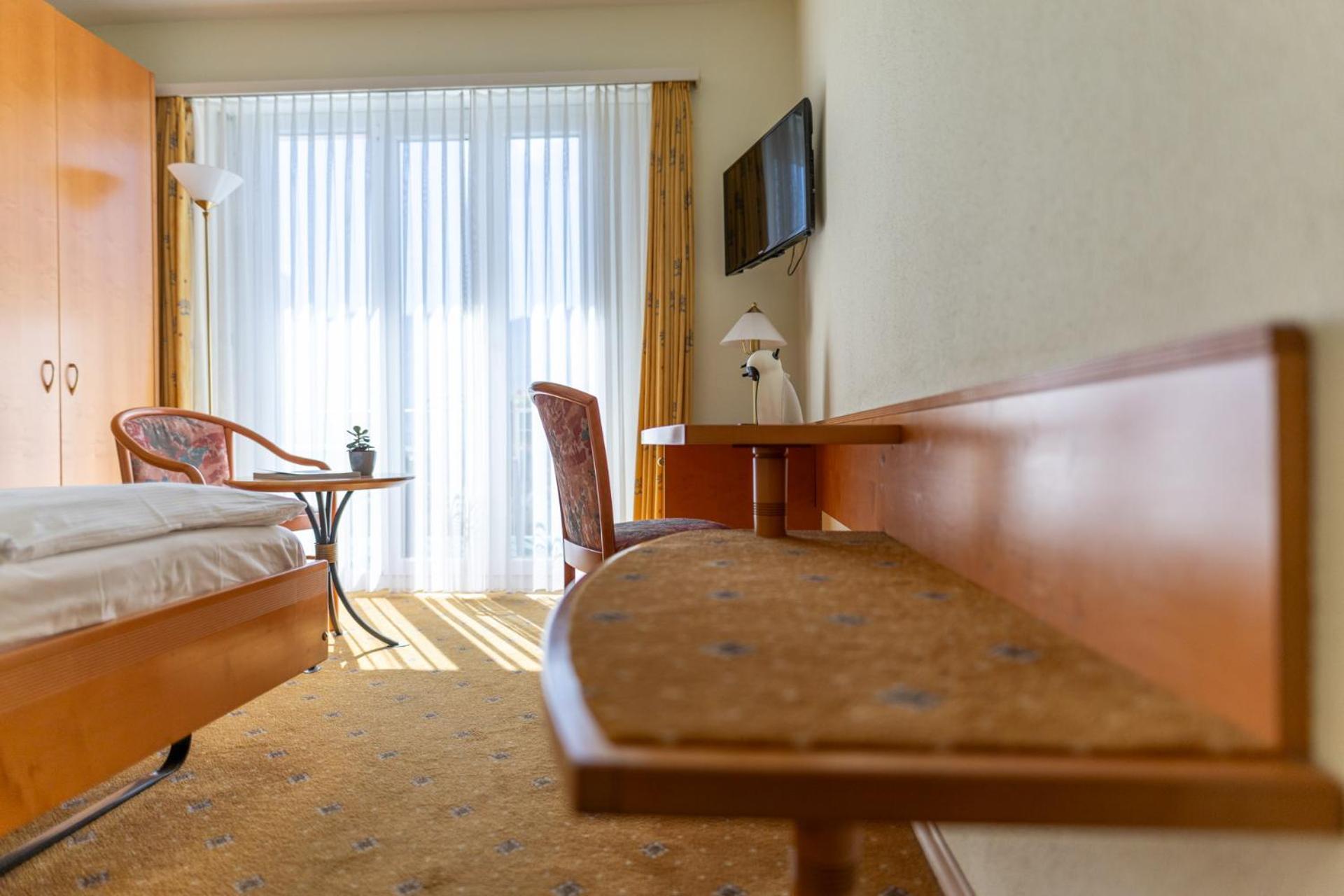 Economy Double Room Balcony Lake side