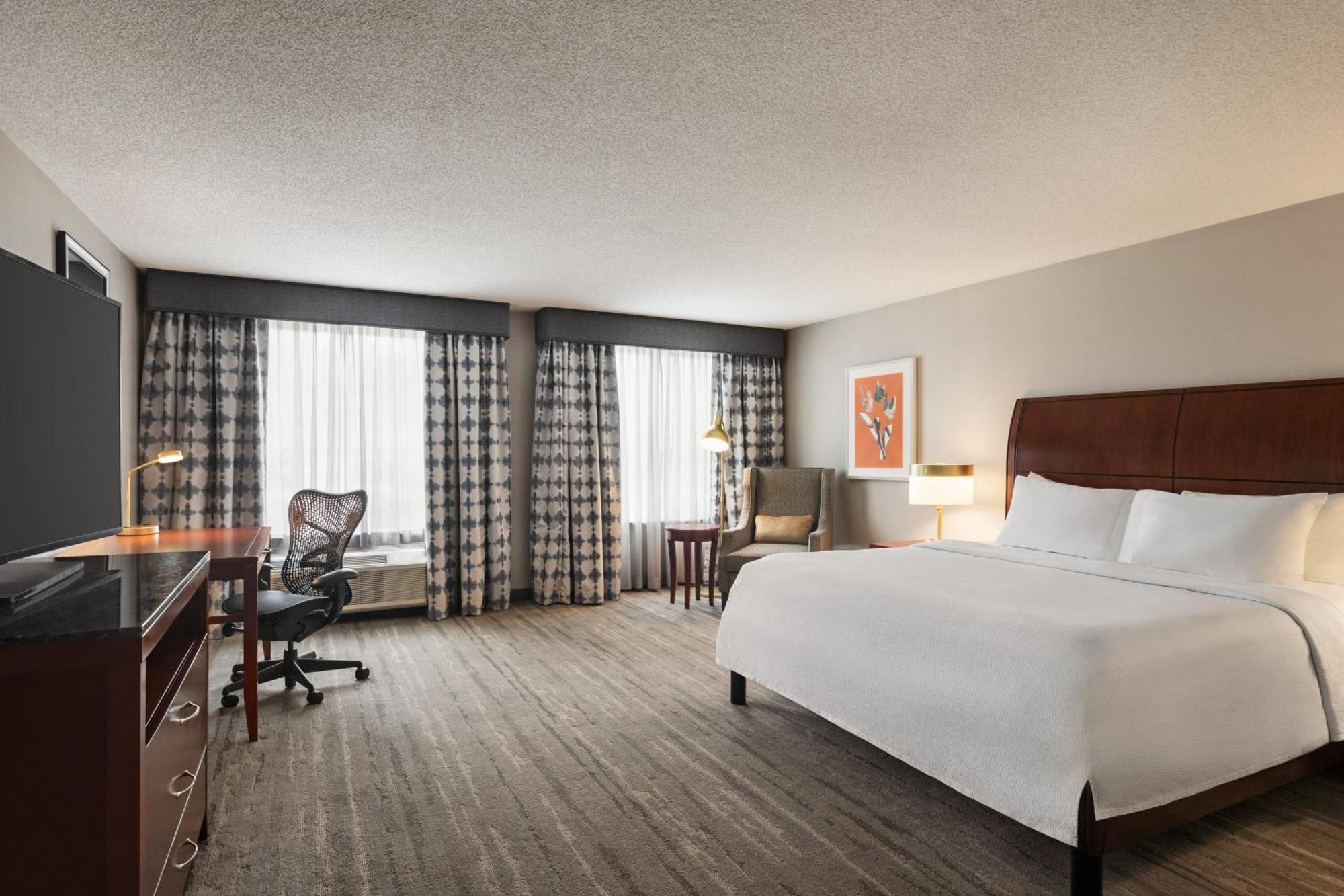 King Room with Roll-In Shower - Mobility/Hearing Accessible
