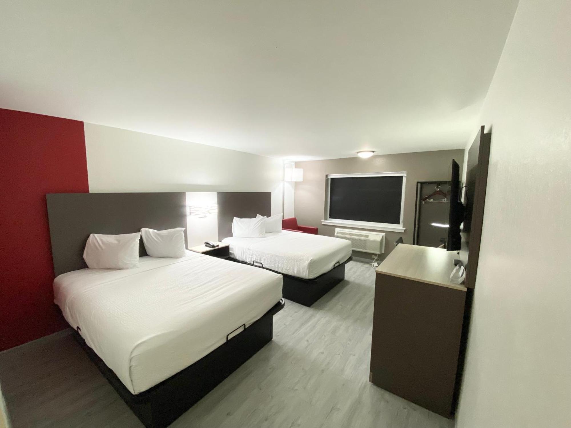 Queen Room with Exterior Entrance - Non-Smoking