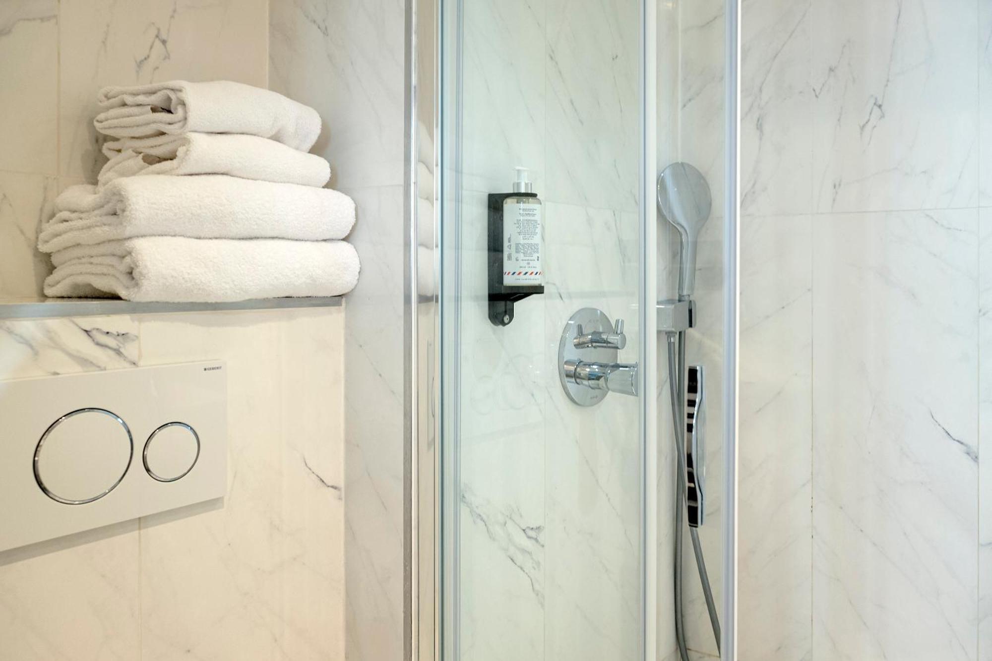 Large Double or Twin Room