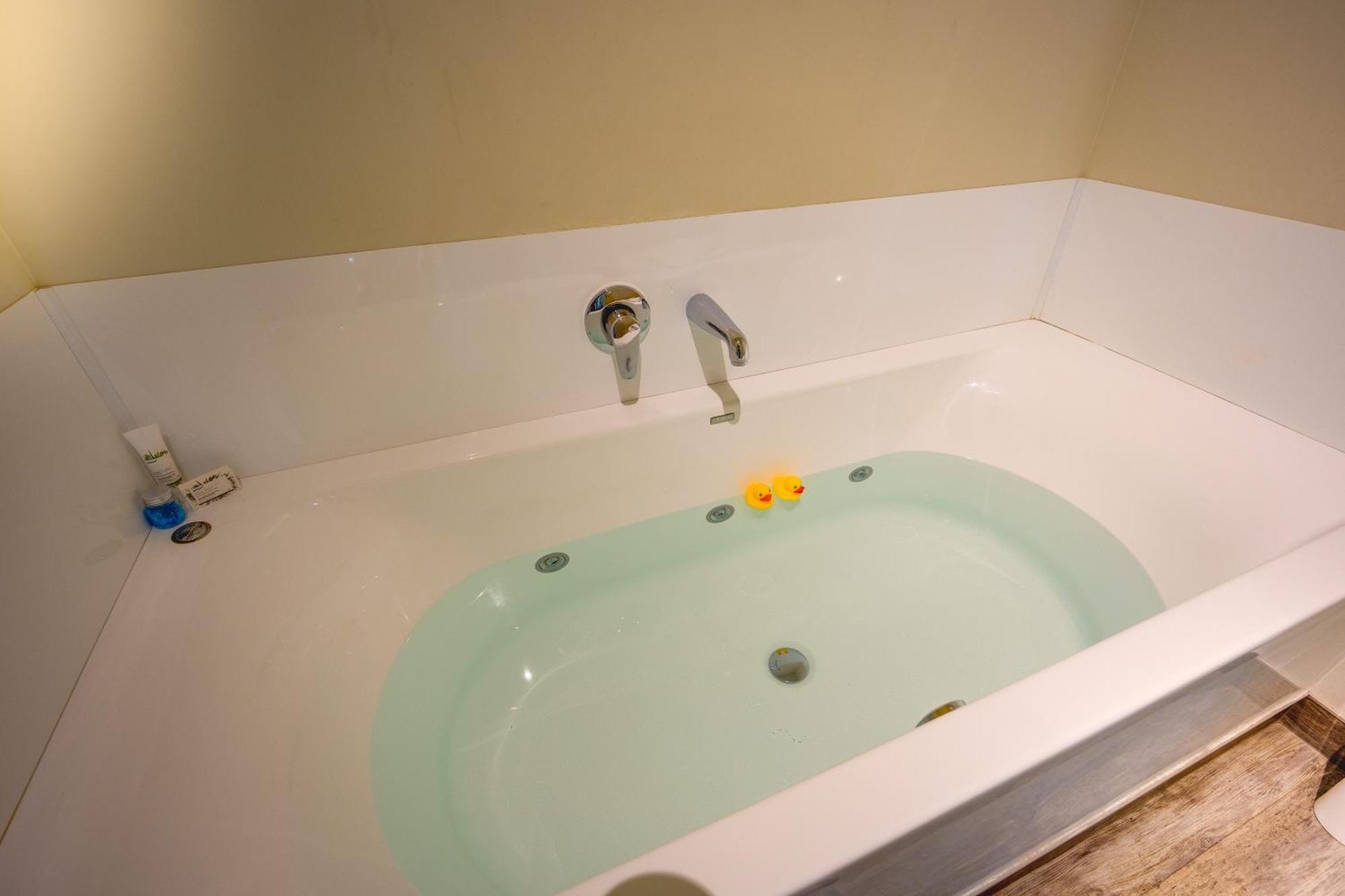 Studio with Spa Bath