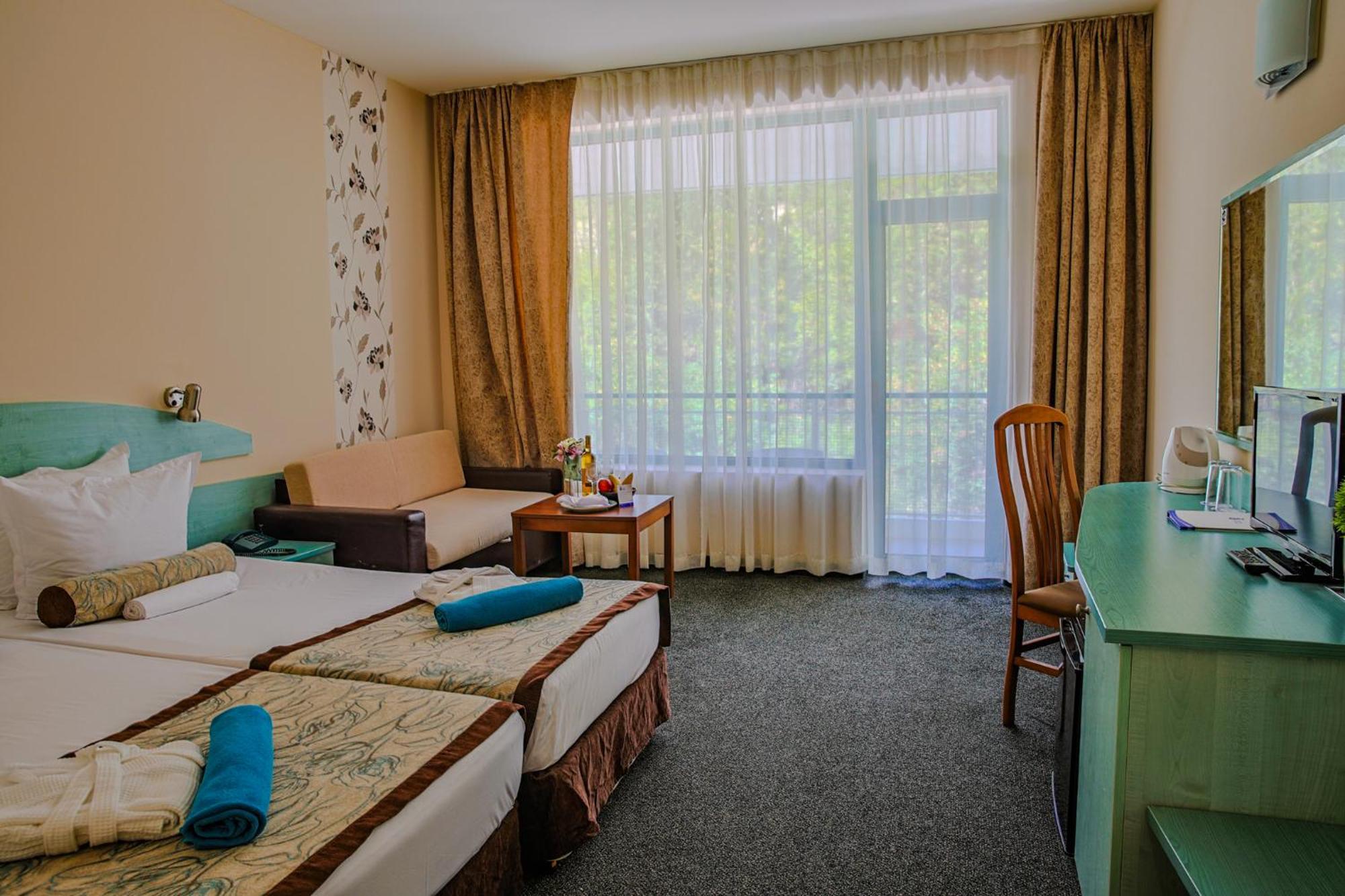 Zweibettzimmer mit Bergblick