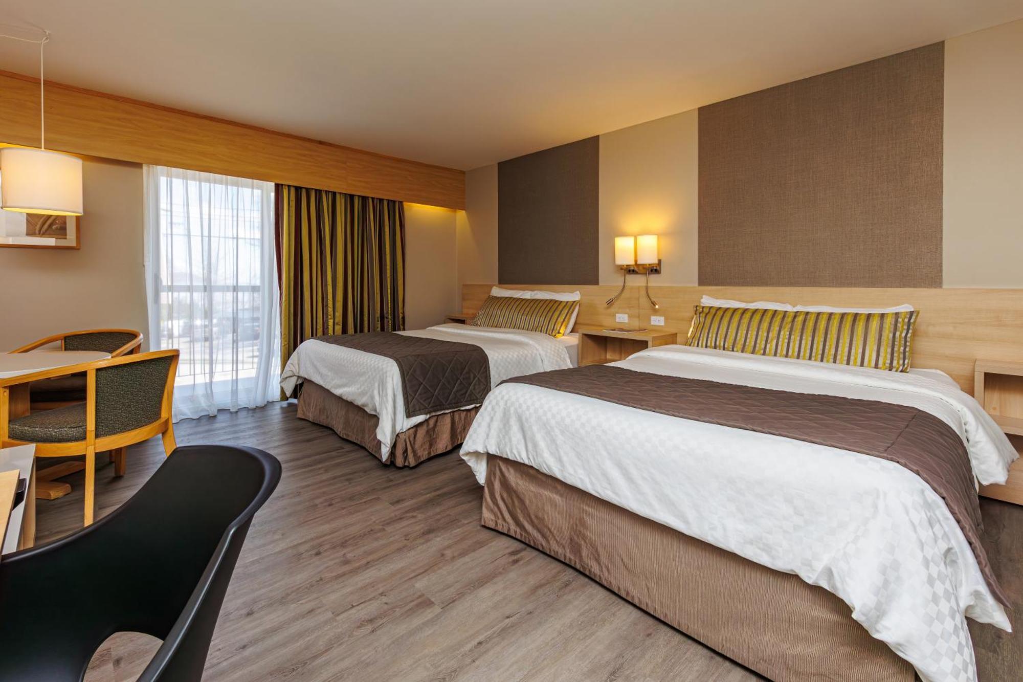 Queen Room with Two Beds - Non-Smoking