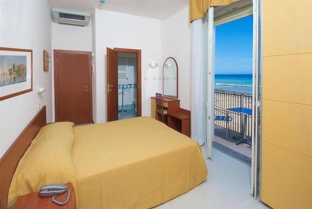 Driepersoonskamer met Uitzicht op Zee