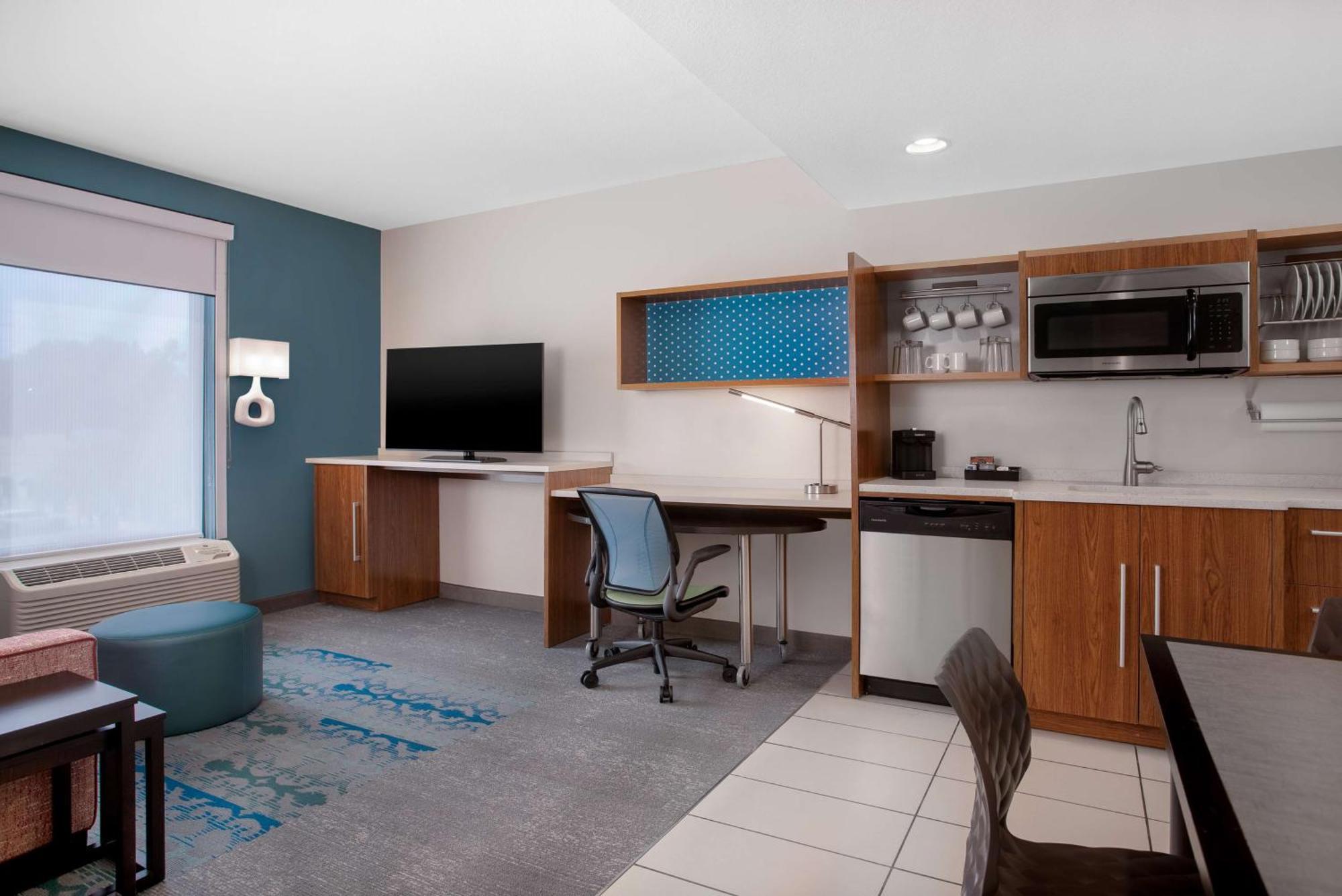 One-Bedroom Queen Suite Non-Smoking