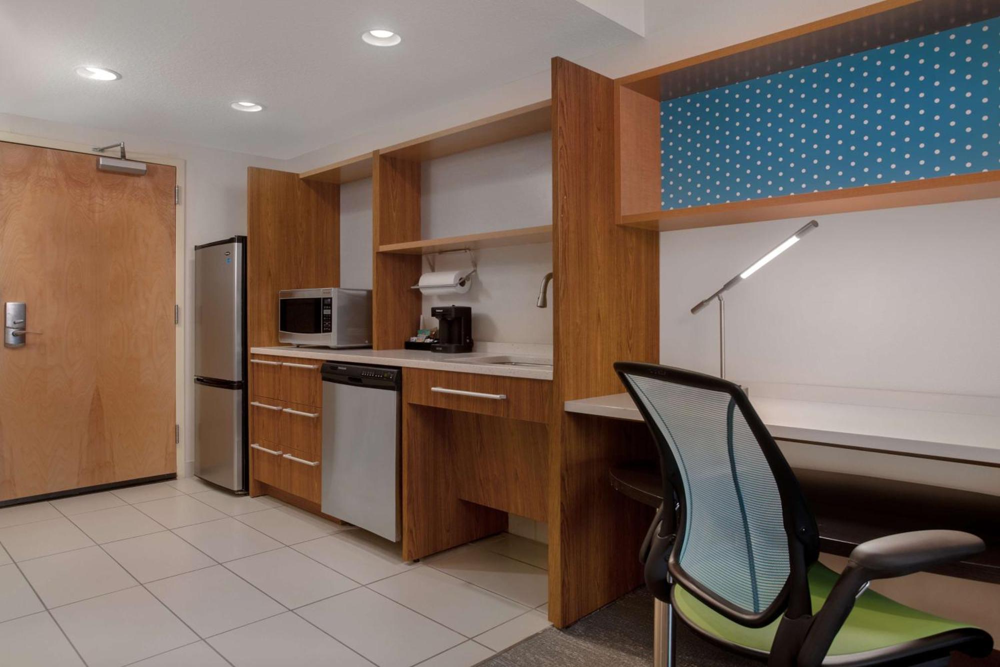 Queen Studio Hearing Accessible or Non-Smoking