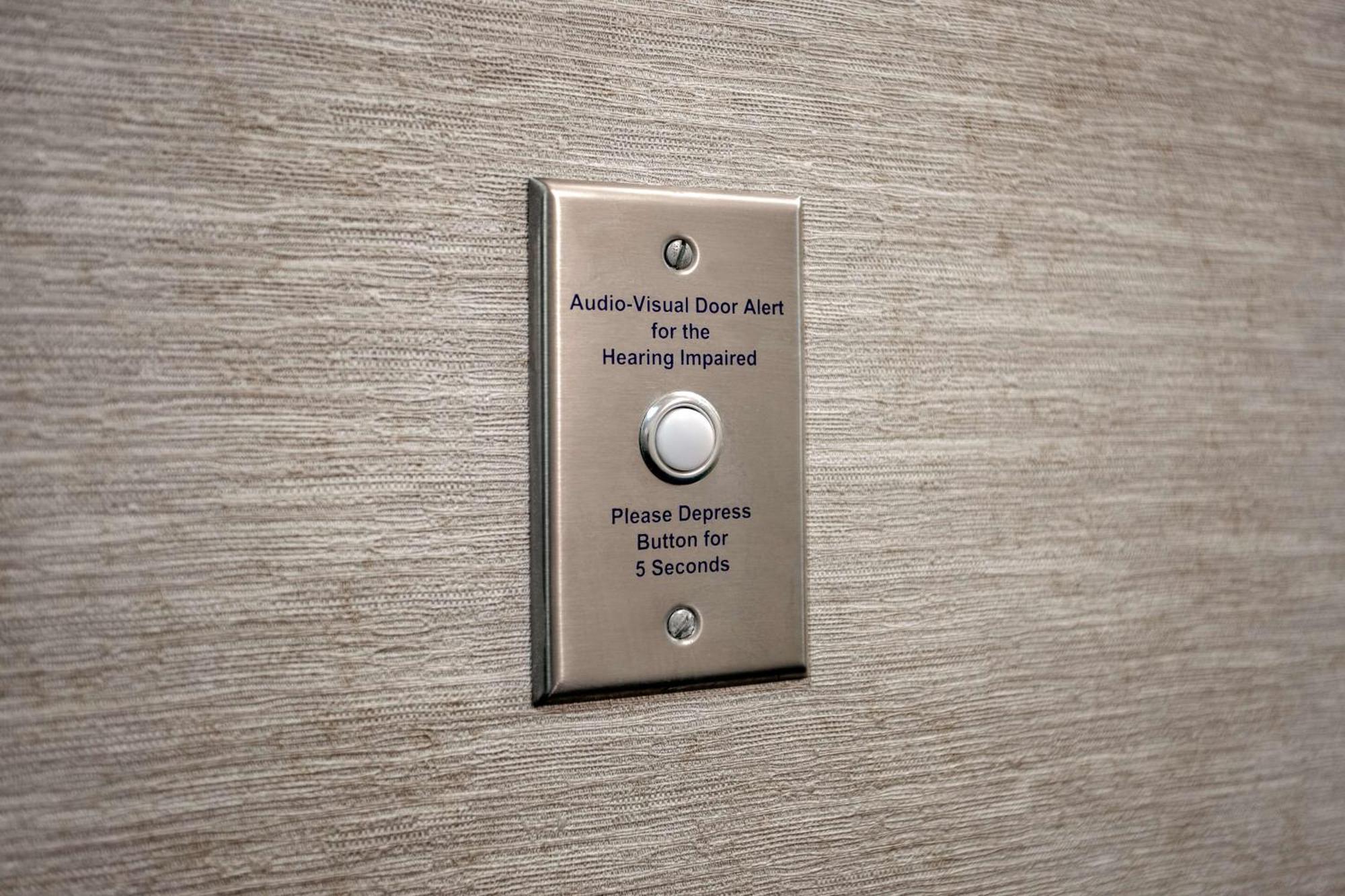 Queen Studio Two Queen Beds Hearing Accessible or Non-Smoking