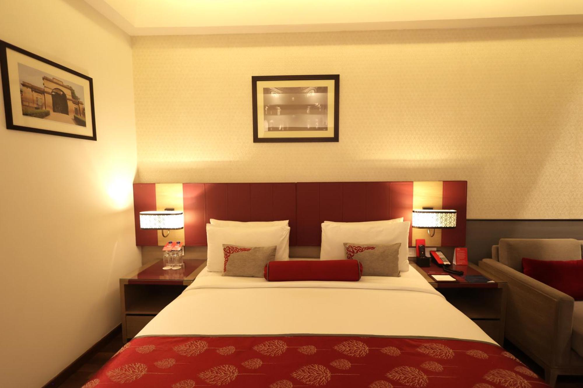 Queen Non-Smoking Room with 20% discount on food and beverages | Complimentary one way airport transfer until 30th Sep
