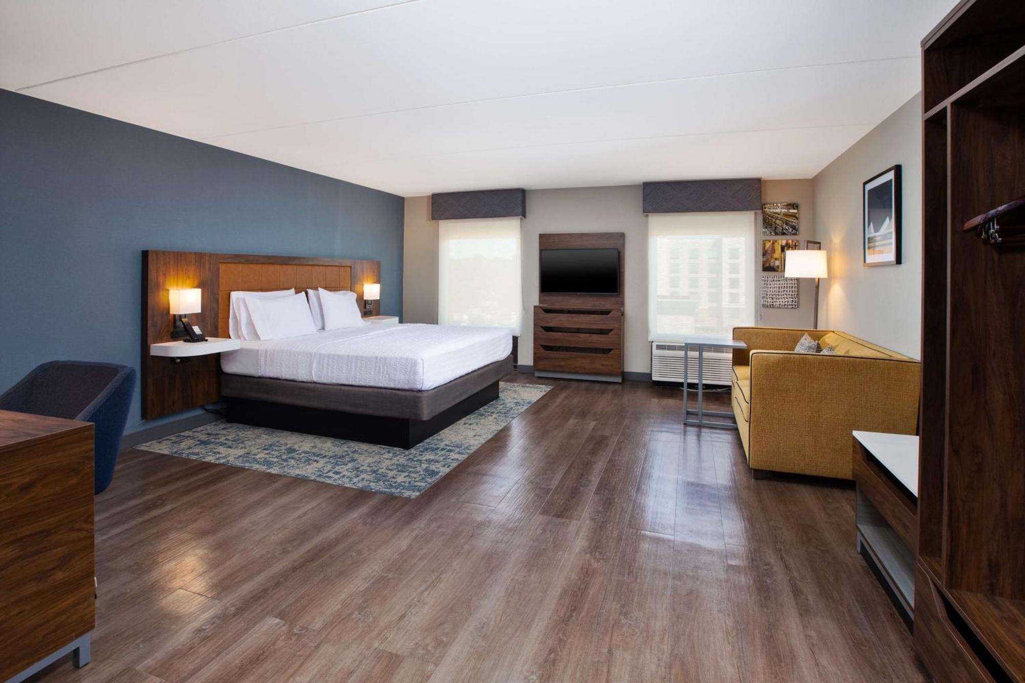 King Studio Suite with Sofa Bed - Non-Smoking