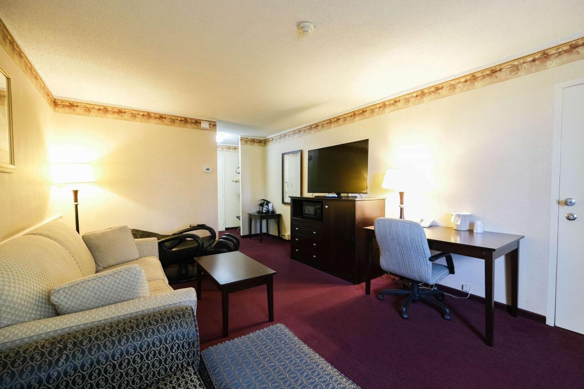 King Suite | Fireplace