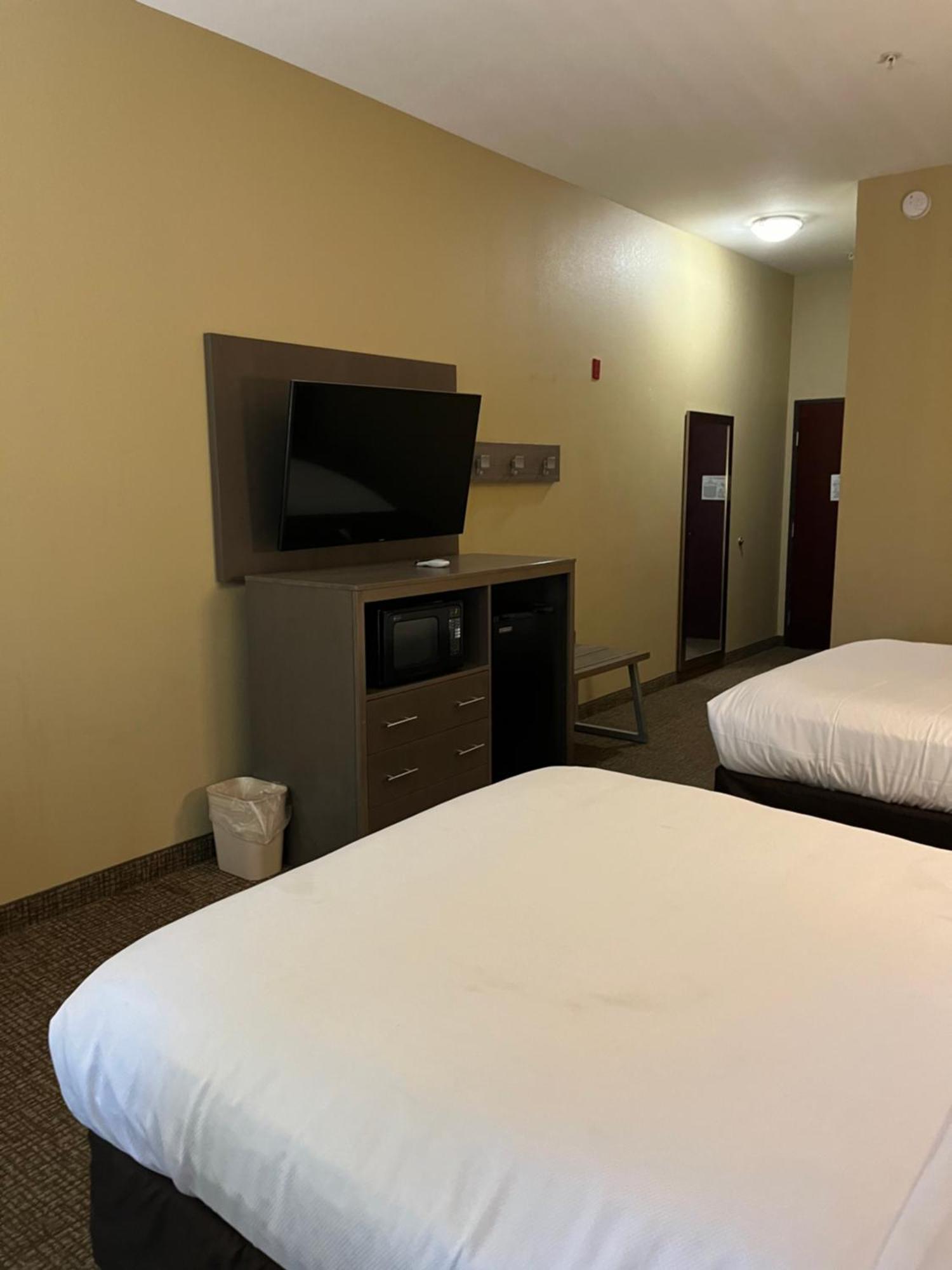 Queen Room with Two Queen Beds - Accessible/Non-Smoking