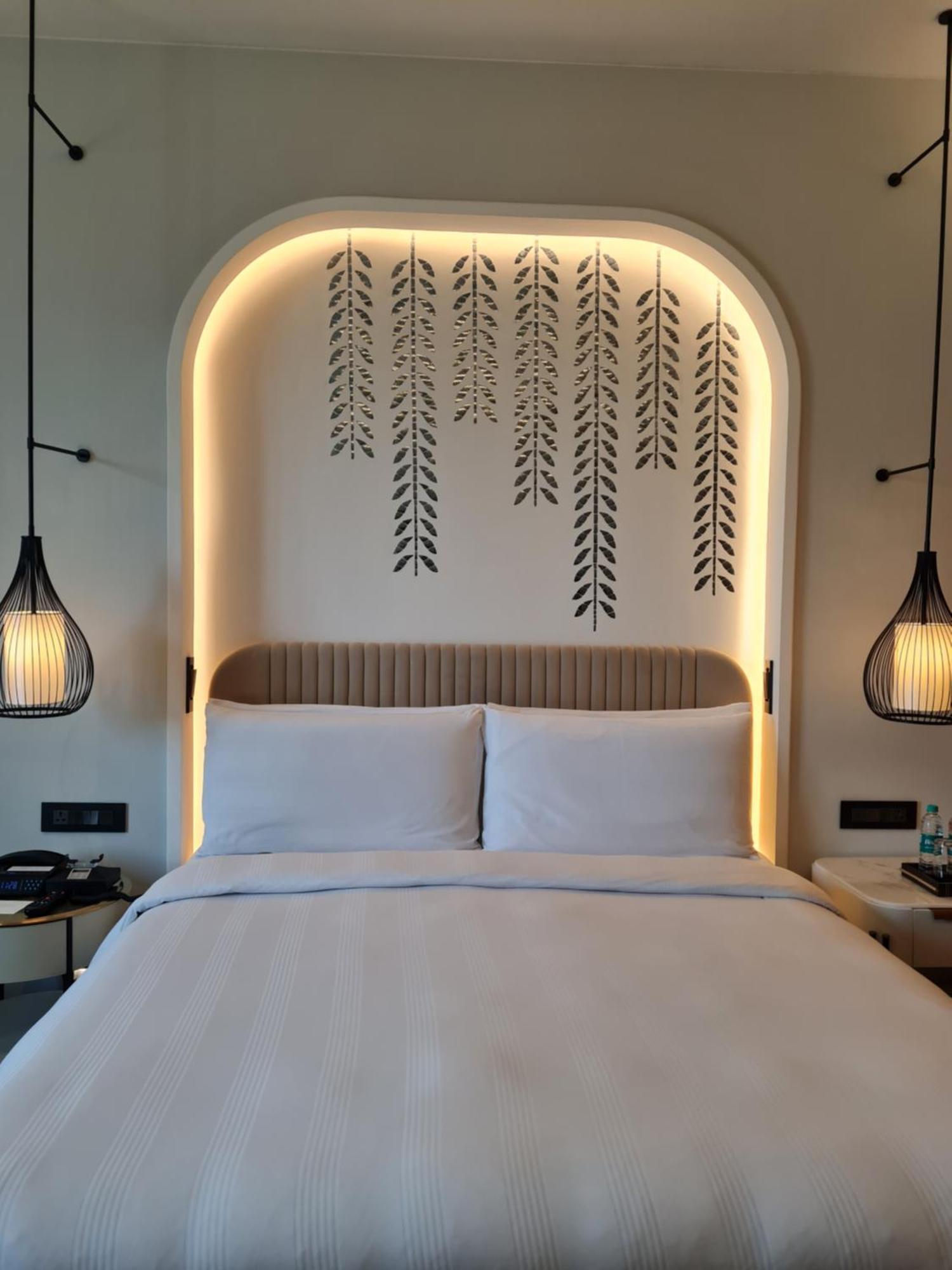 Classic Room: 20% off on food,soft beverages, laundry & local transportation(upto 10 km); enjoy 90-min spa at 60mins spa price; BOGO offer on select beverages(5–8 pm) at Connexions Bar