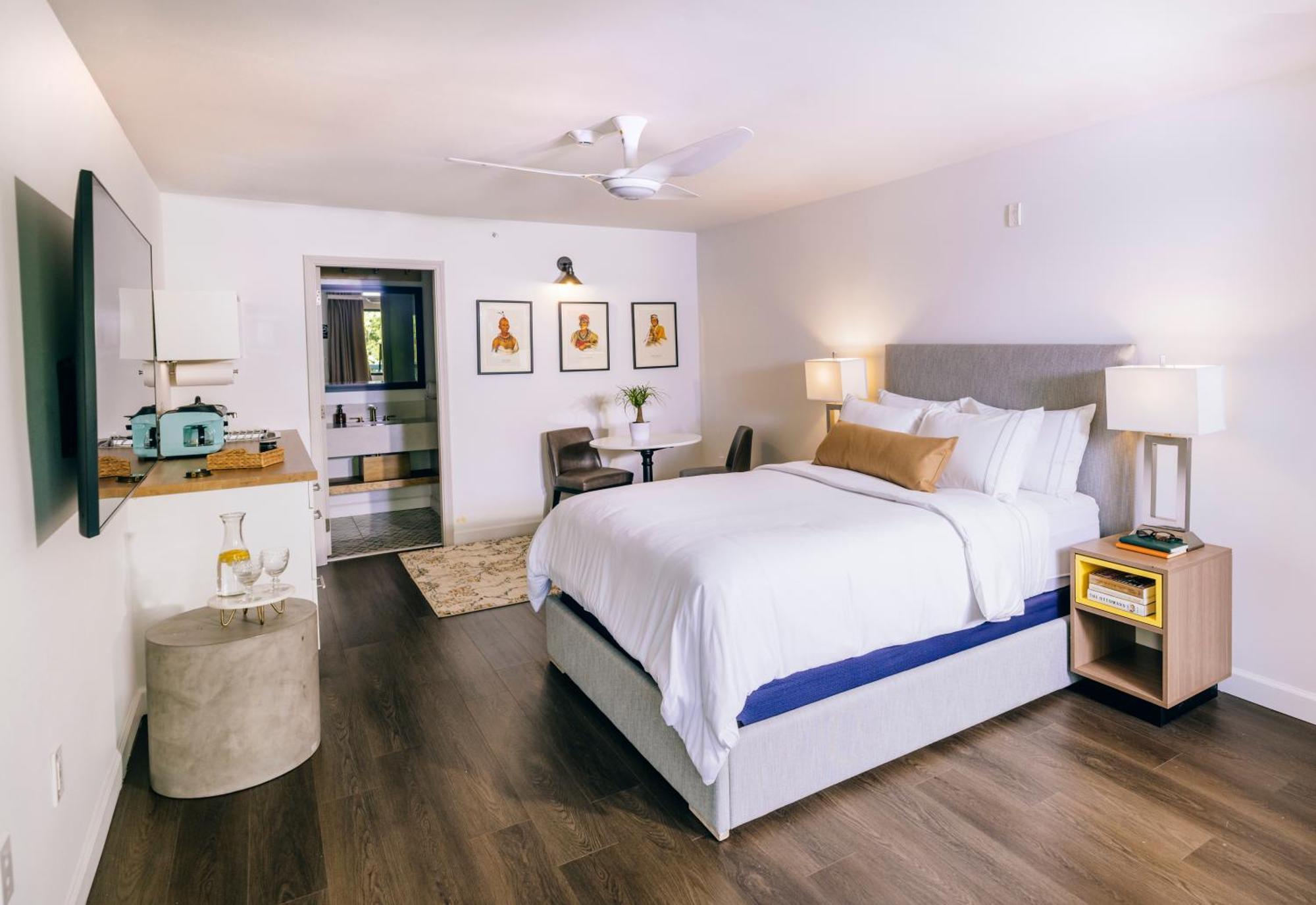 Deluxe Single King Room