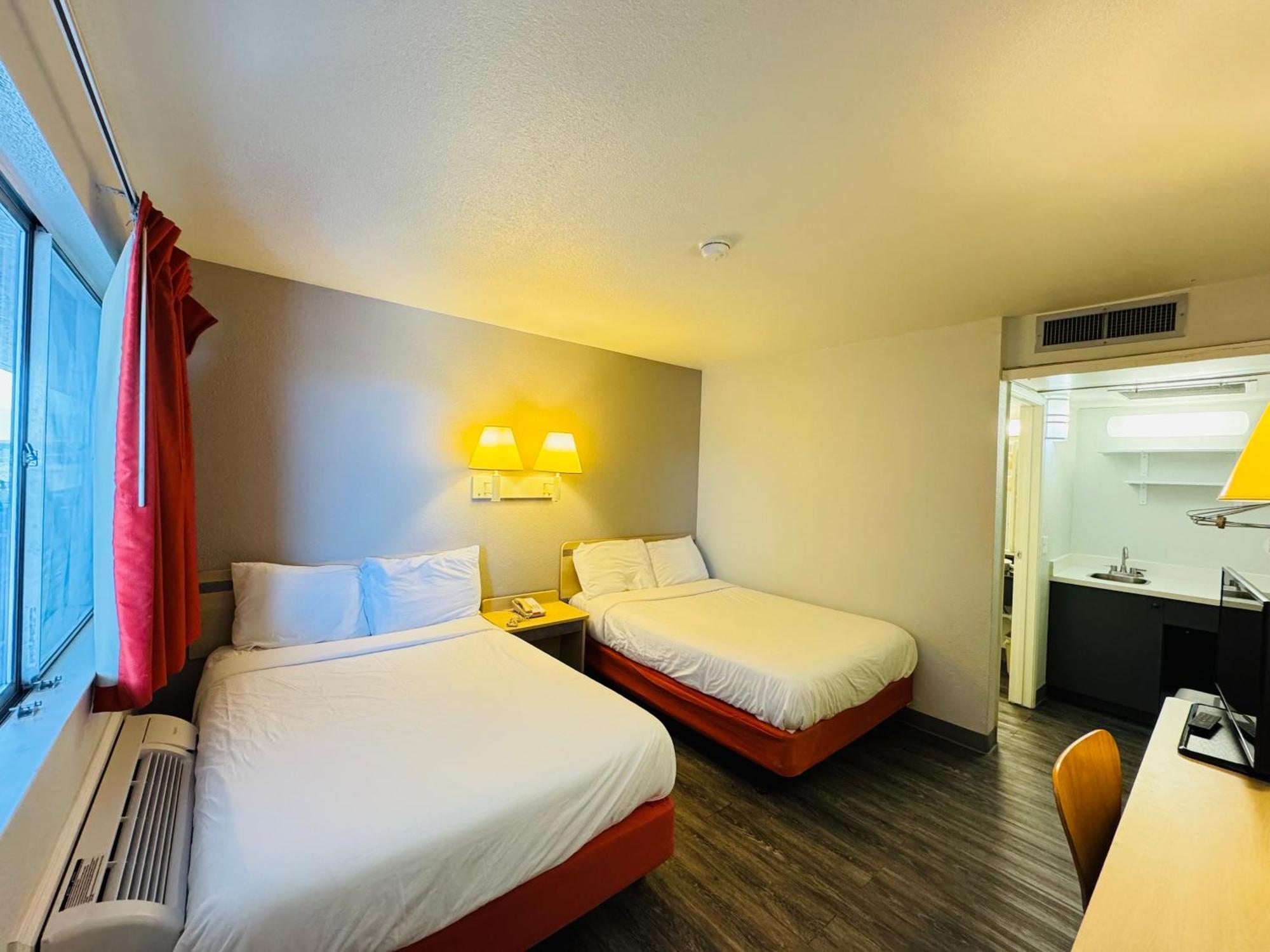 Quadruple Room - Non-Smoking