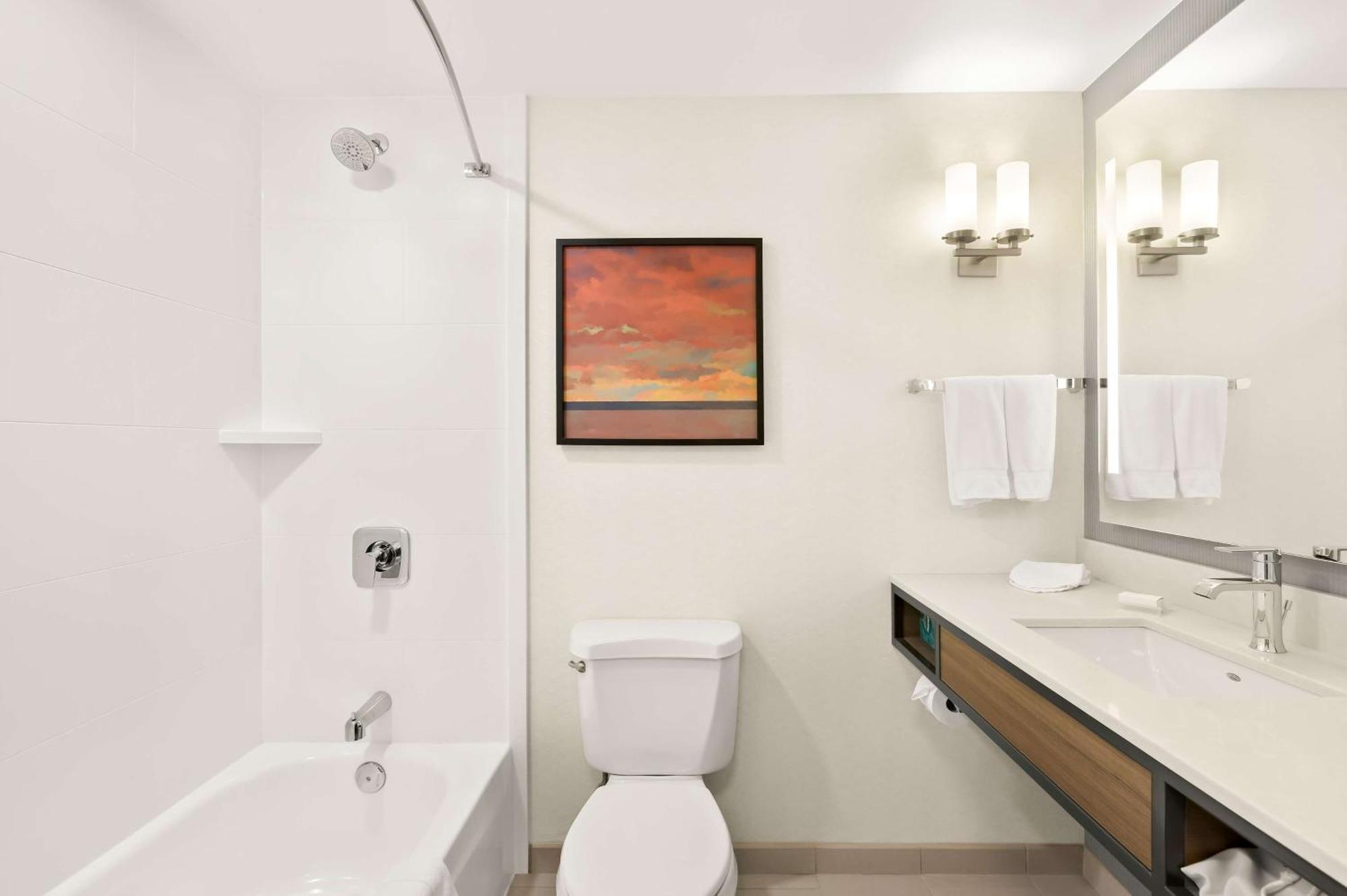 Queen Room with Two Queen Beds and Bath Tub