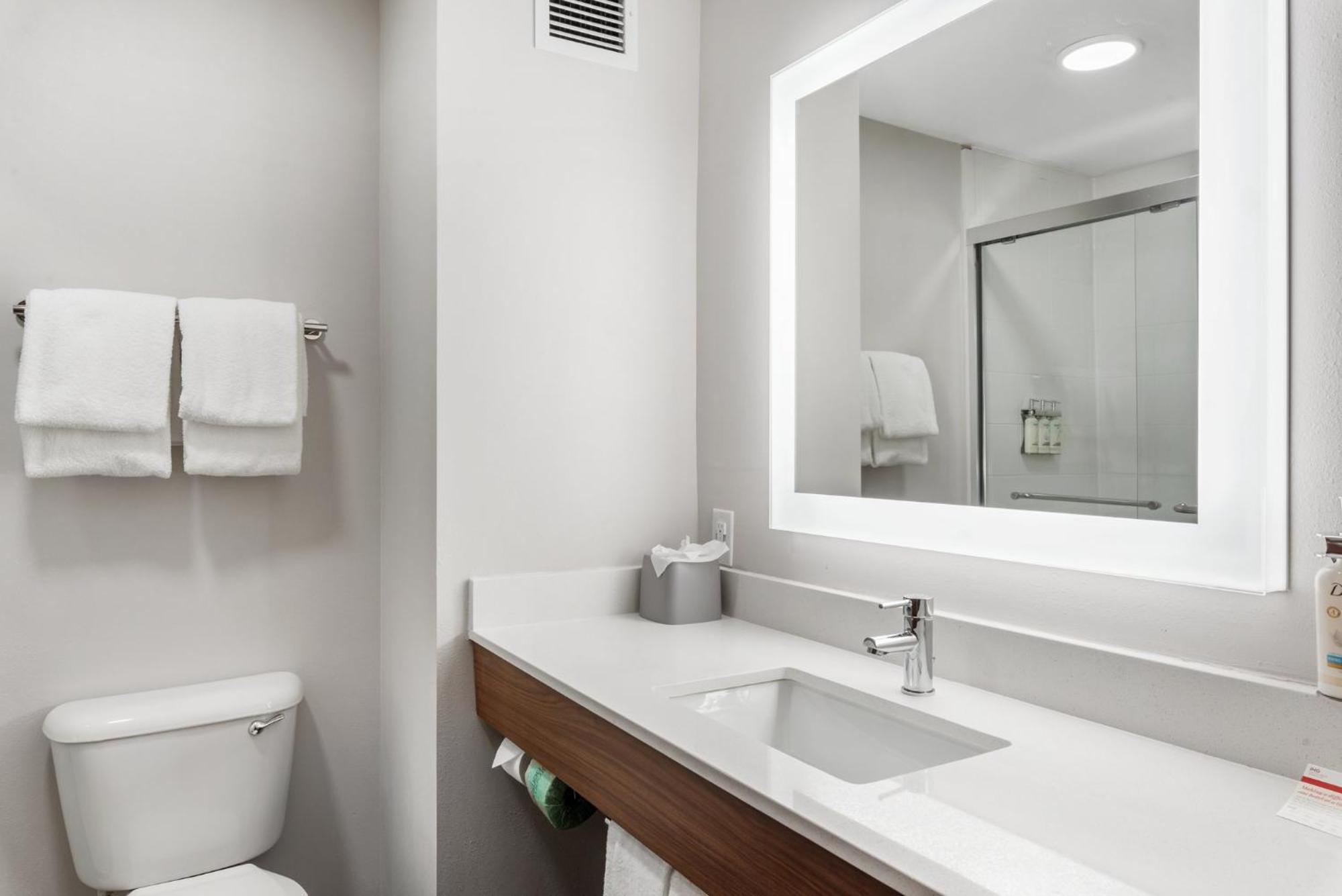 King Room - Mobility Access/Hearing Accessible
