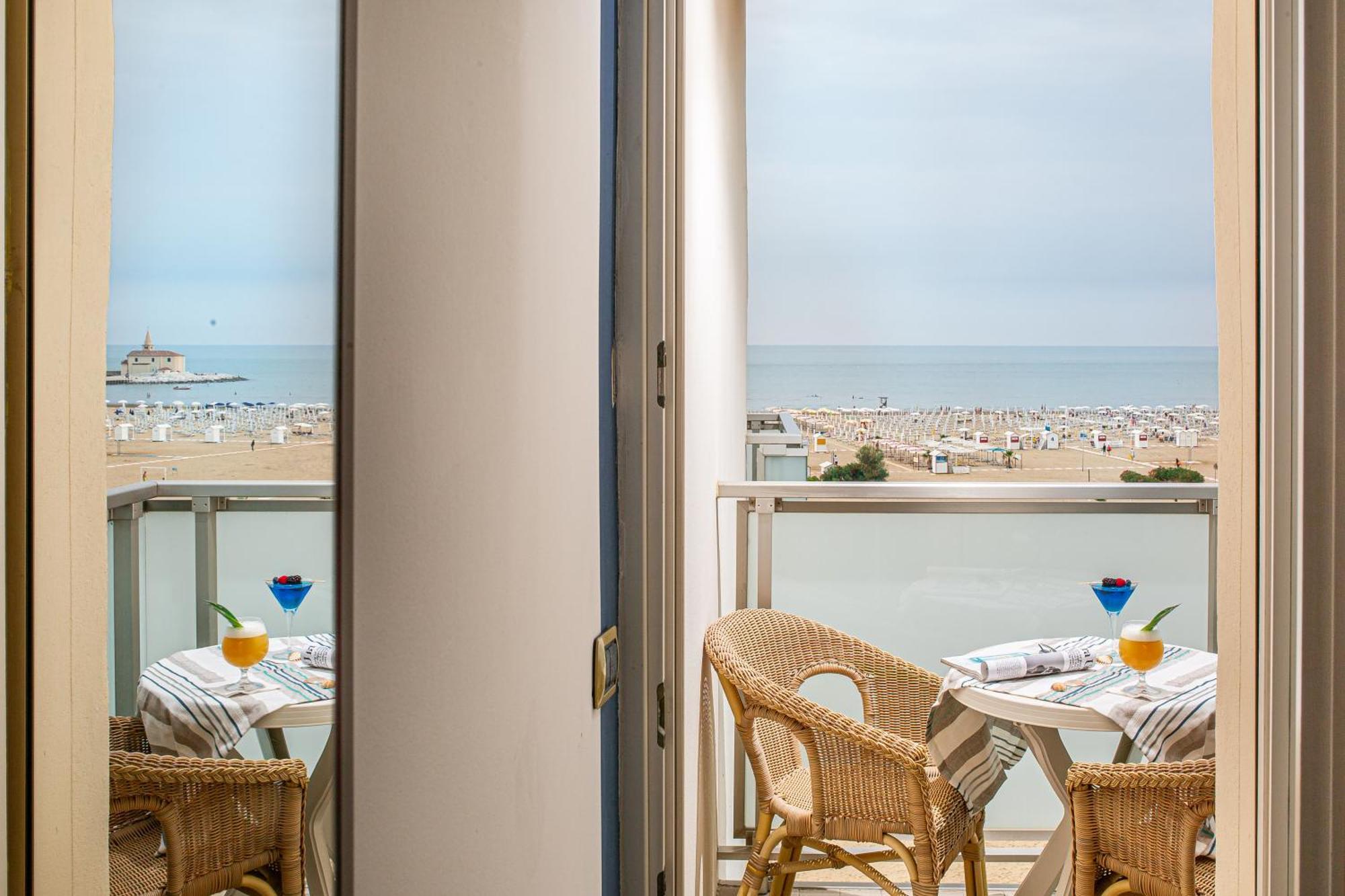 Comfort Doppelzimmer mit Balkon und Meerblick