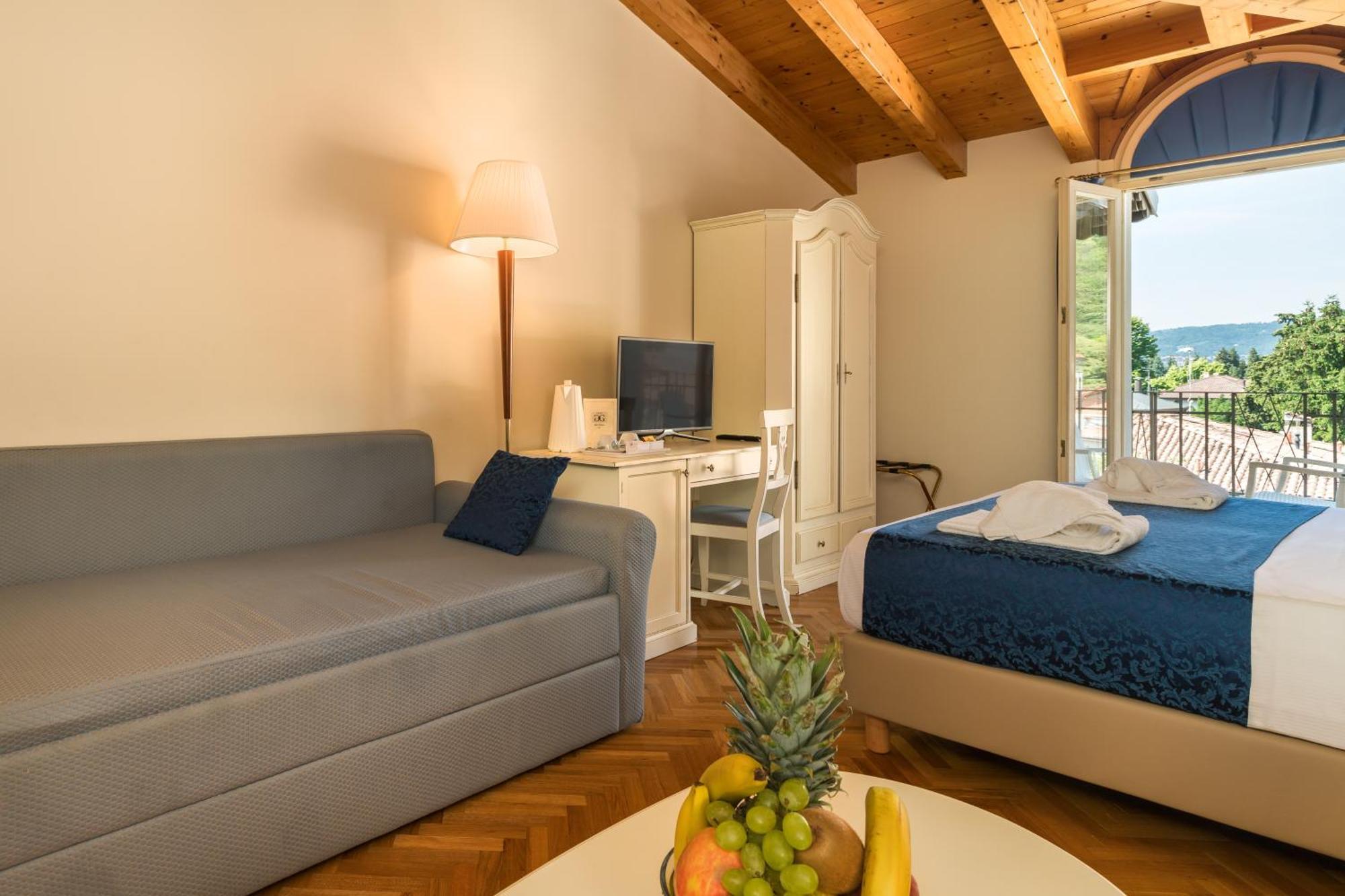 Triple Room with Lake View