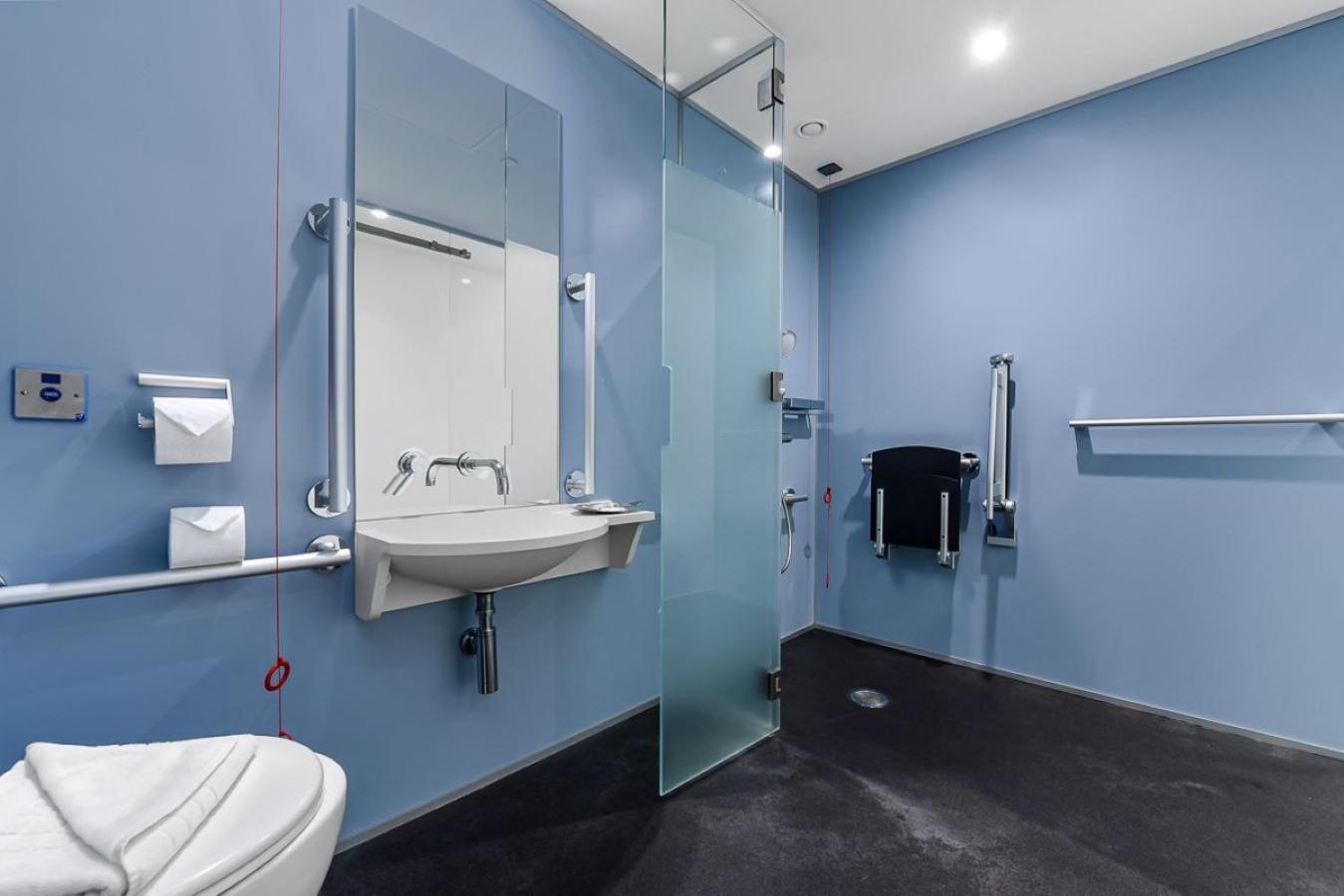Queen Room - Disability Access