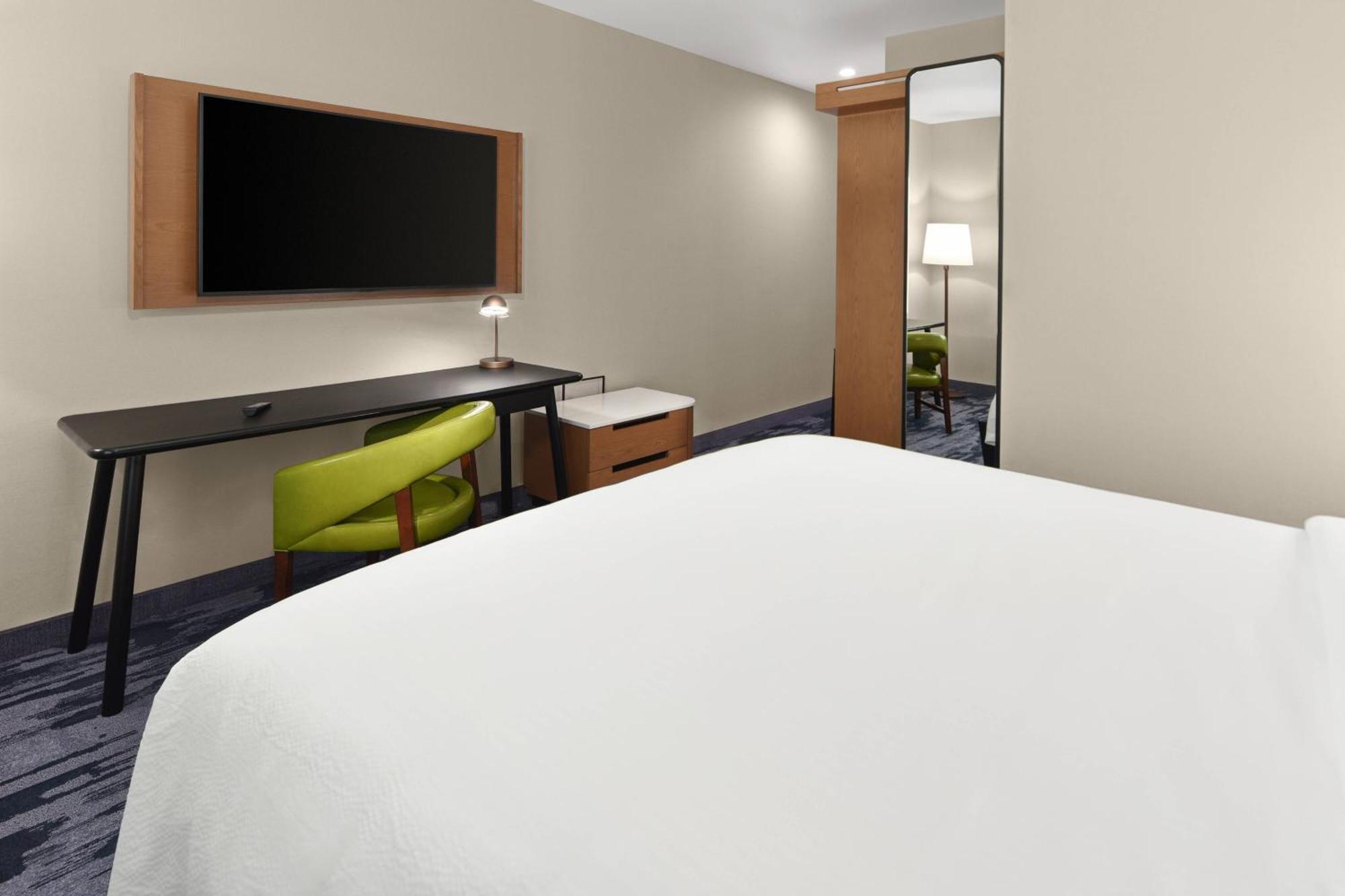 King Room with Roll-In Shower - Mobility Accessible