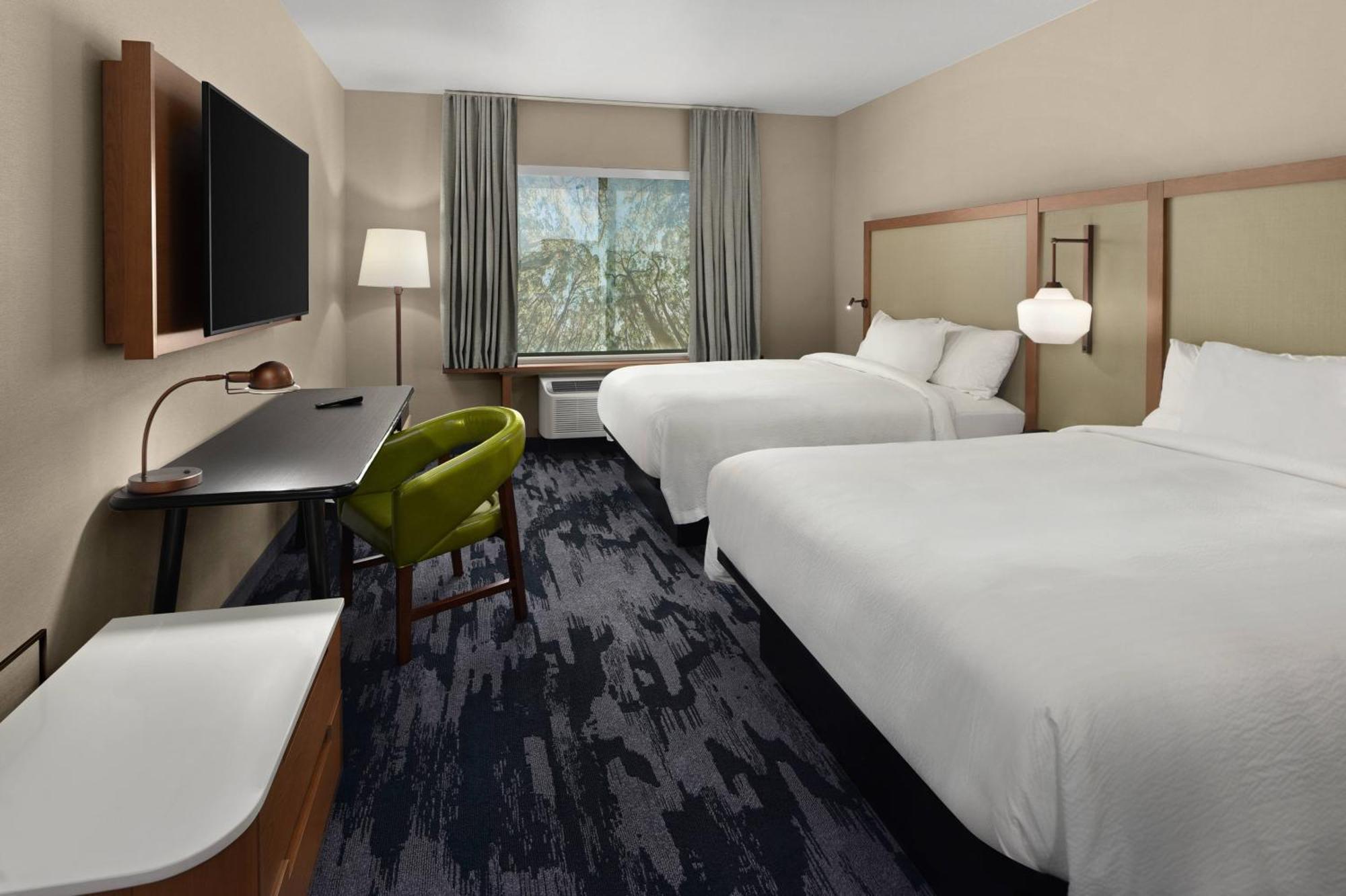 Queen Room with Two Queen Beds and Bathtub - Mobility Access