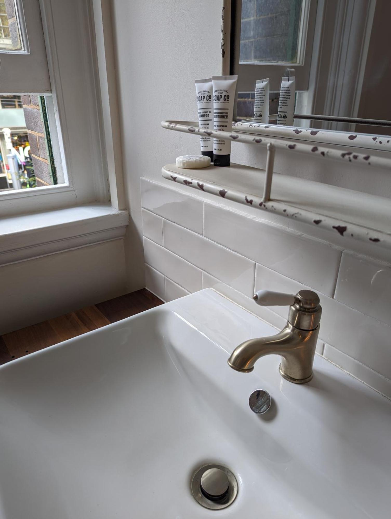 1st Floor Double room with Shared Bathroom