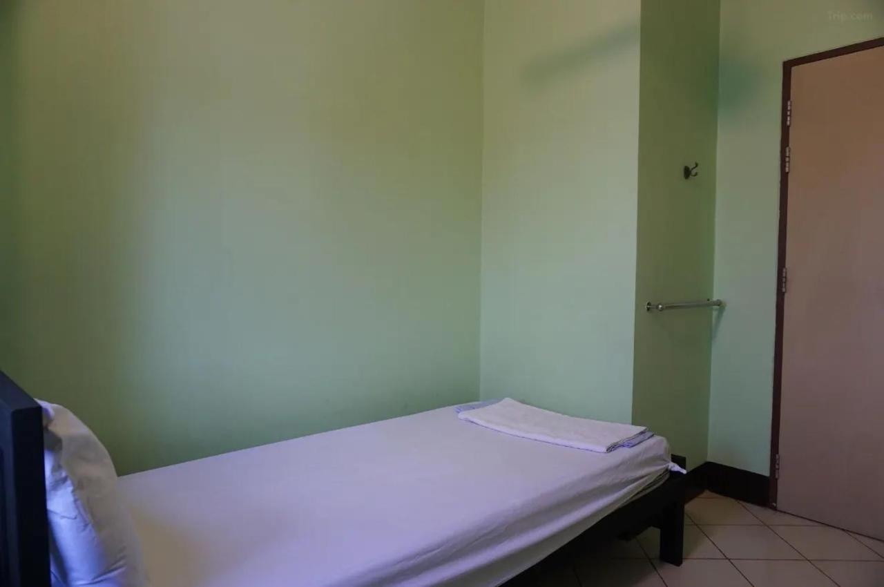 Single Room with Shared Bathroom