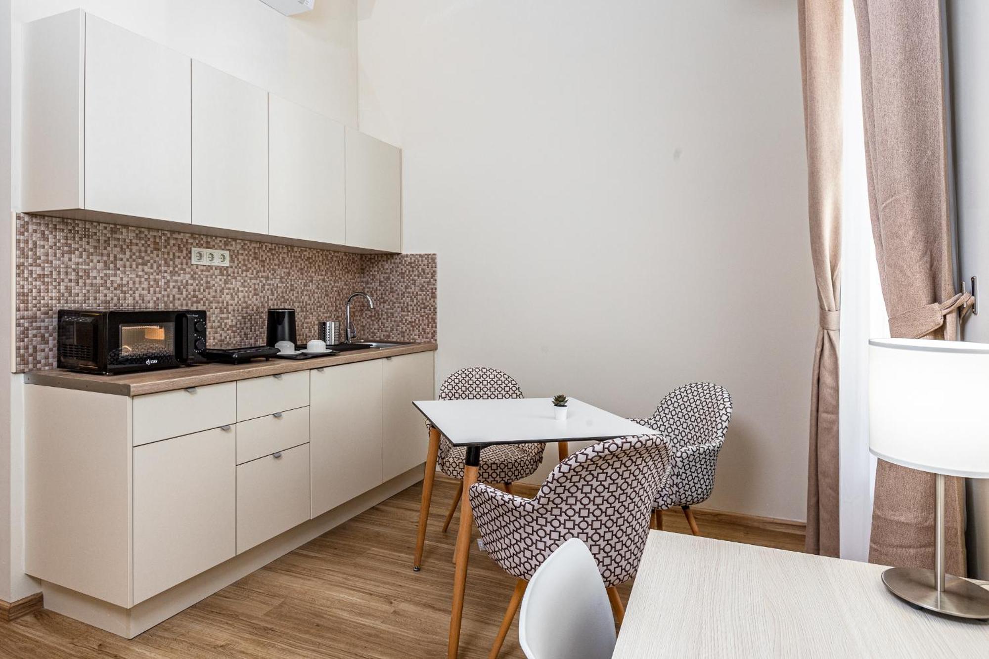 Superior One-Bedroom Apartment,1605987985:JPEG