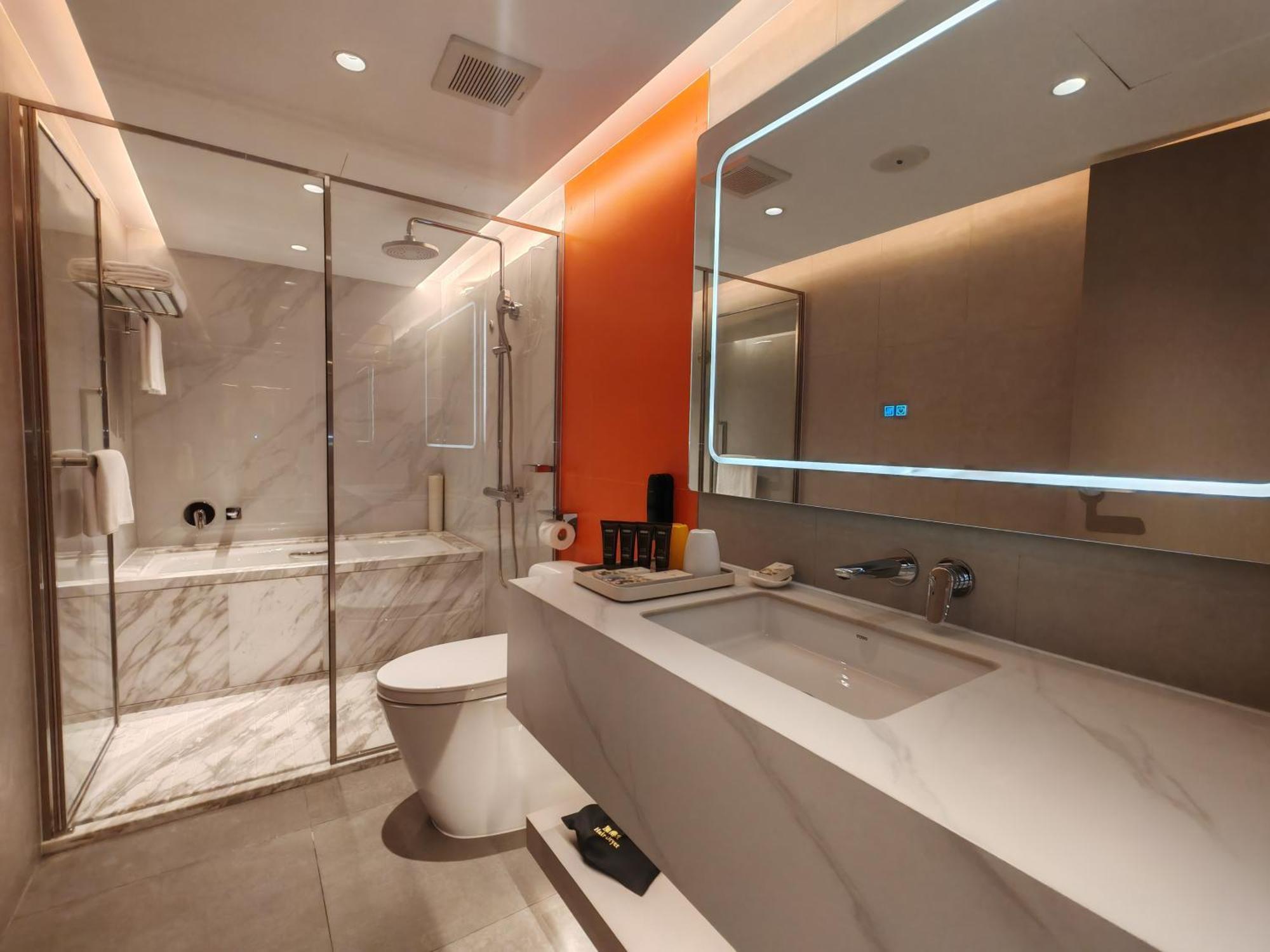 Comfort Triple Room ----- Exclusive Deluxe Room B with Extra Bed